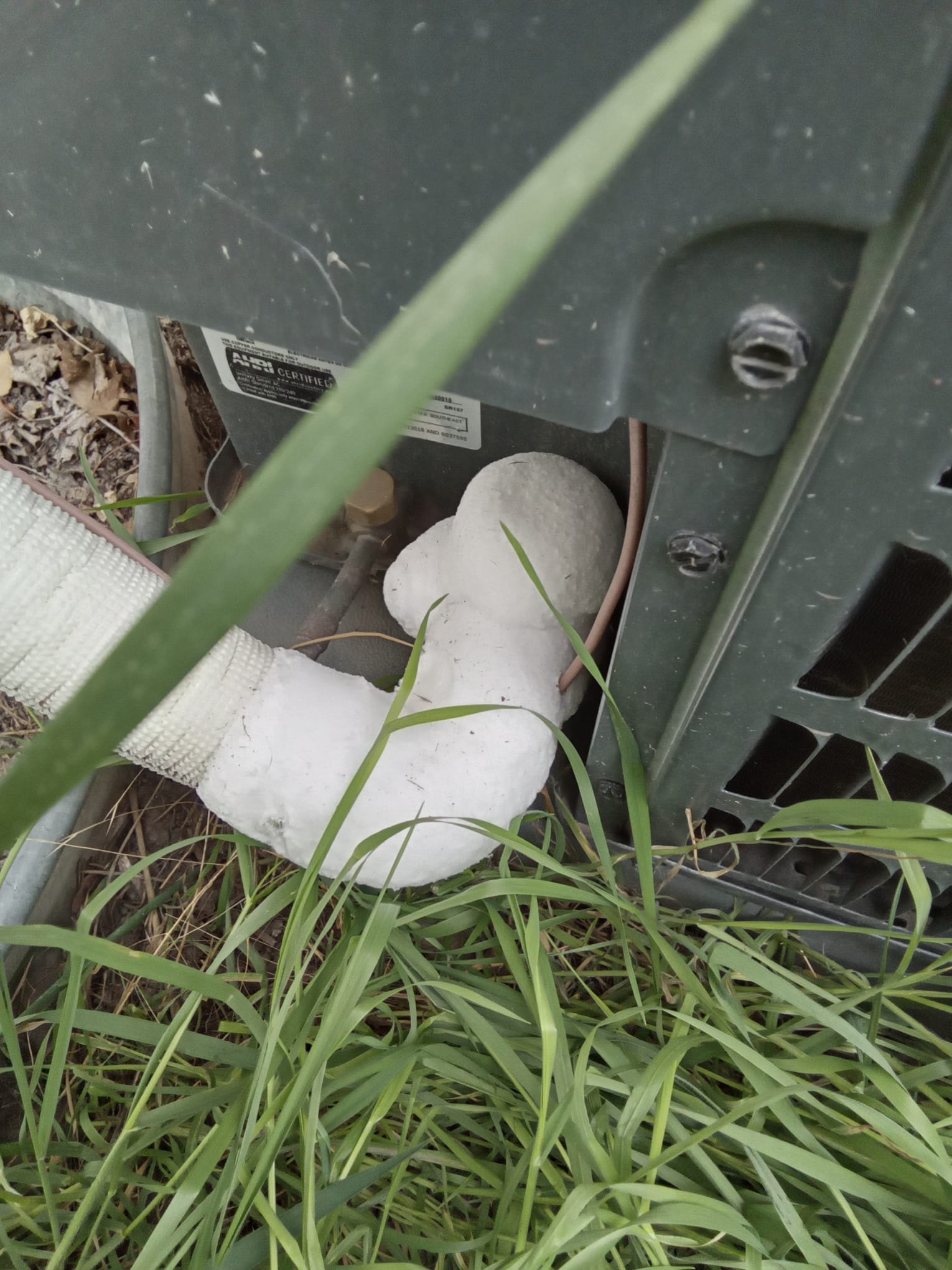 DIY auto air conditioner recharge using a Splitmax AC kit. Save money on AC service costs by recharging your car's AC at home. Learn how to recharge your AC and understand typical AC service prices.