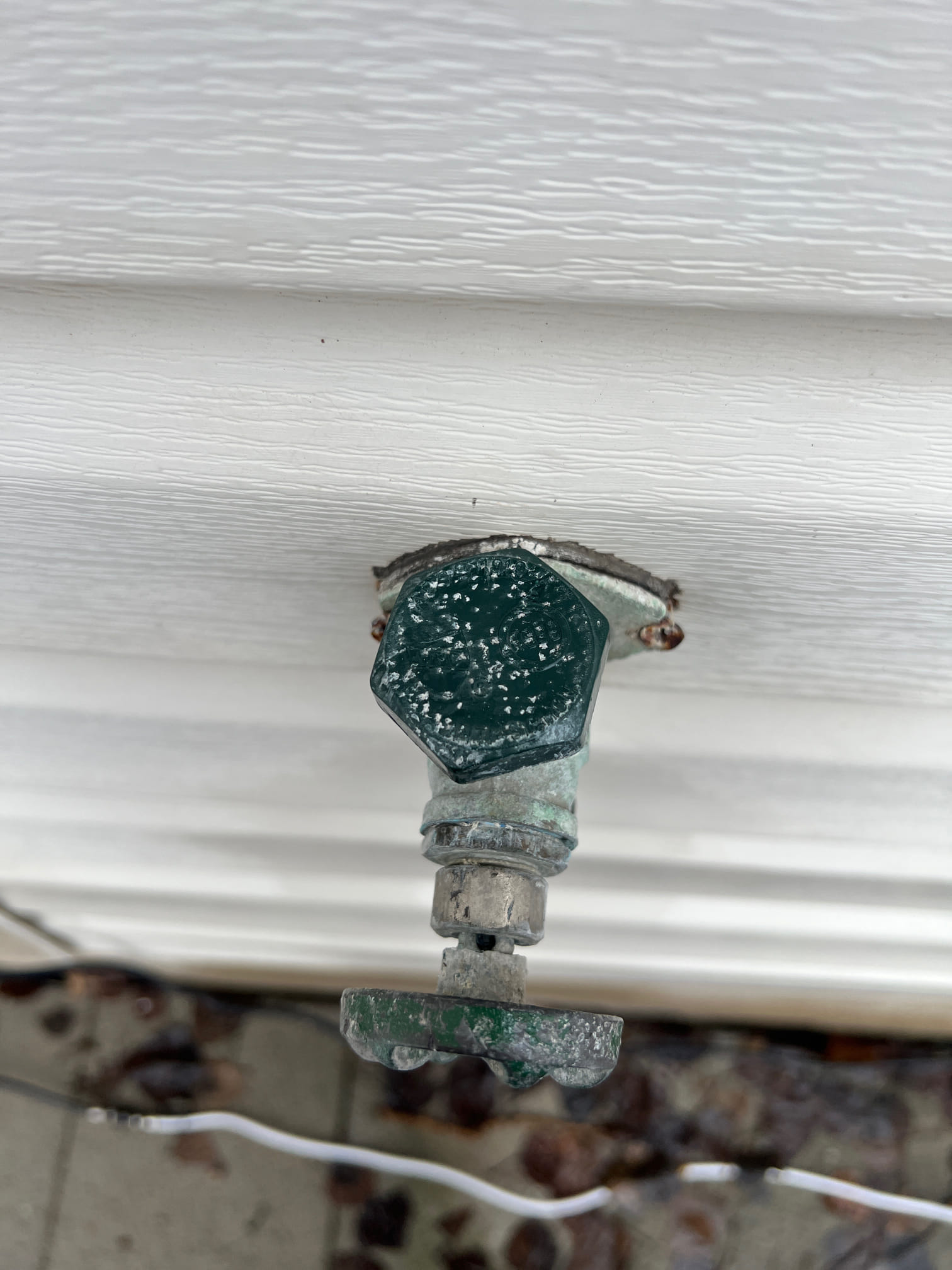 Image depicting a commercial AC unit, emphasizing professional repair services. Ideal for businesses seeking 'commercial AC repair near me' or 'commercial HVAC companies near me' to ensure optimal climate control.