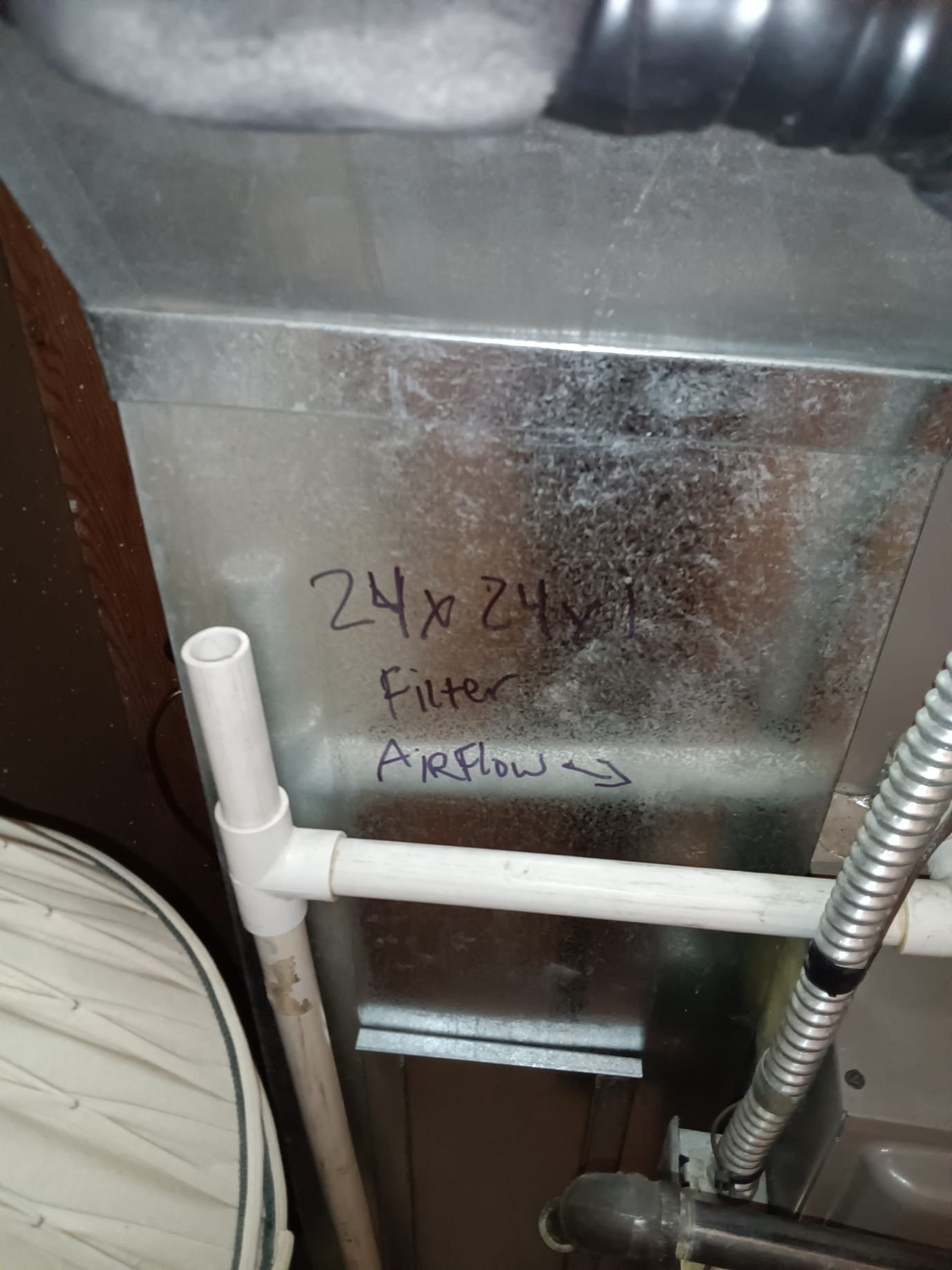 Residential mold cleanup service ensuring healthy indoor air. Professional mold remediation combined with home air purifiers for effective mold removal and prevention, safeguarding your home and family from mold-related health issues. Similar to other mold cleanup services, we prioritize complete mold removal and air purification.