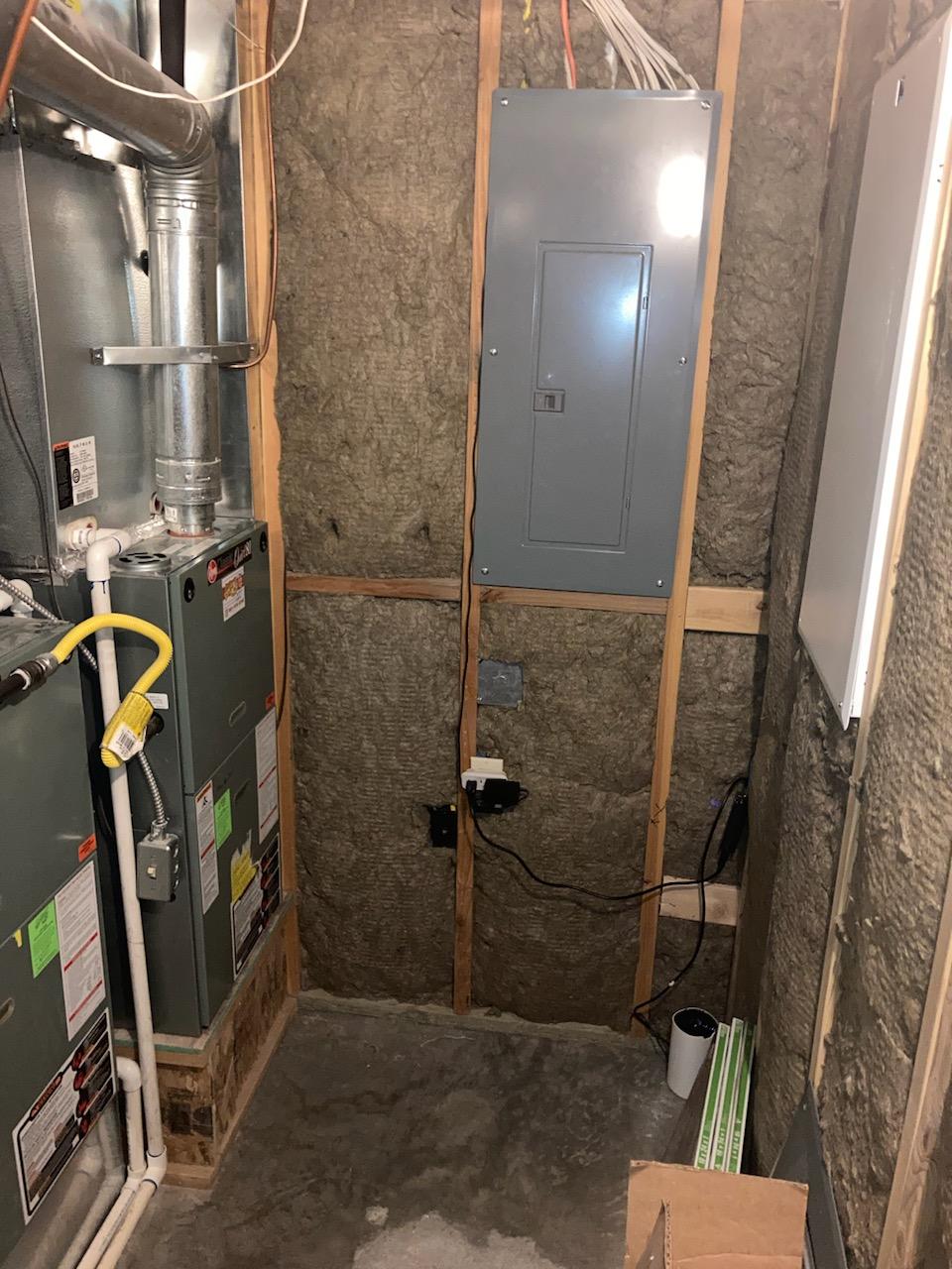 High-efficiency furnace and air conditioner system, ideal for new houses and as a modern replacement for hydro furnaces, ensuring optimal home heating and cooling.