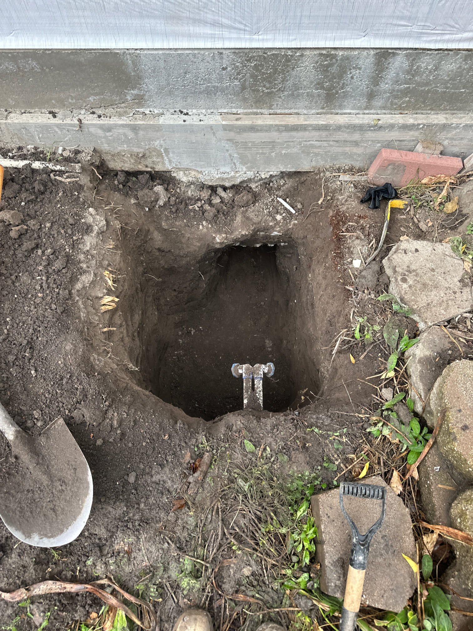 Sewer repair image depicting common sewer line problems. Visual representation of repair work, highlighting the costs associated with fixing broken or damaged sewer pipes, including options like sewer pipe repair sleeves.