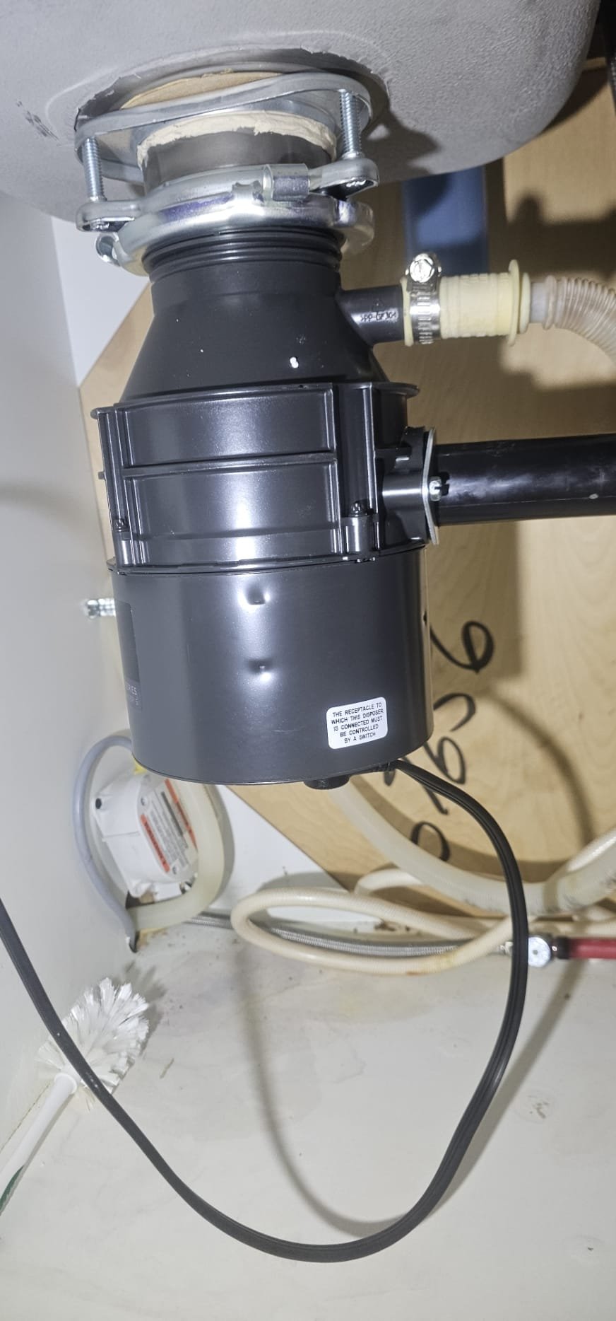 Emergency mold damage services maintenance and repair. Professional mold remediation for homes and businesses, addressing water damage and preventing mold growth. Fast response for urgent mold removal needs.