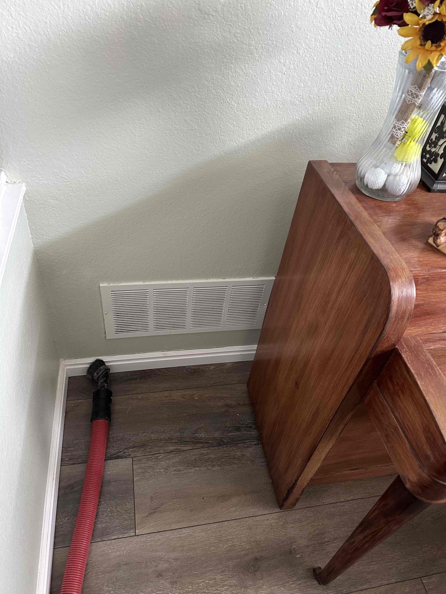 Signs of commercial mold odor? Musty smells, visible mold, or employee health issues indicate a need for licensed commercial mold odor removal. Using a HEPA air filter for mold can help, but professional remediation is often required for complete odor elimination and mold removal.