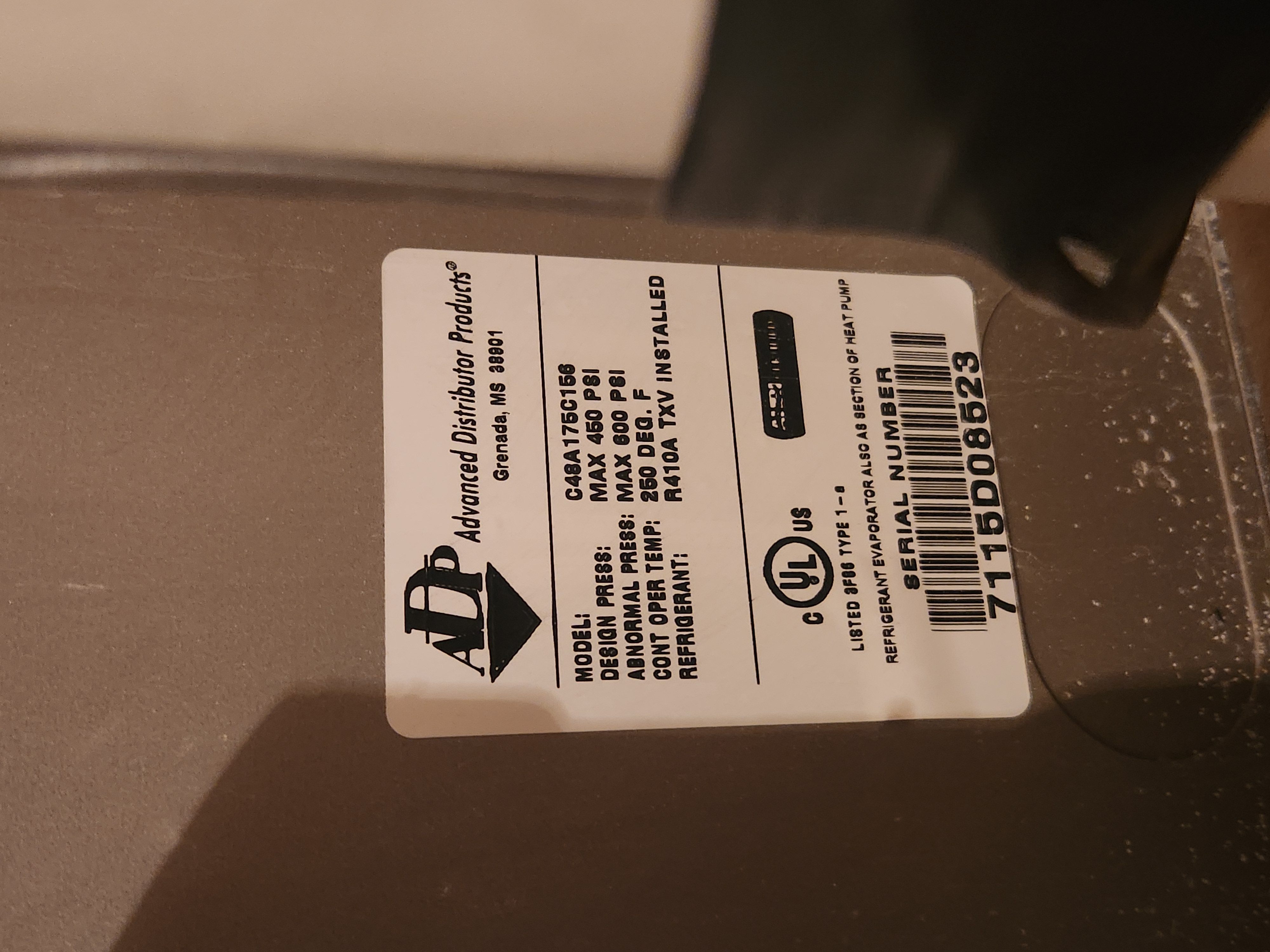 Commercial air conditioner installation. Technicians expertly install a new HVAC system, highlighting services related to 'commercial heating and cooling repair near me' and general 'cooling and heating repair near me'.