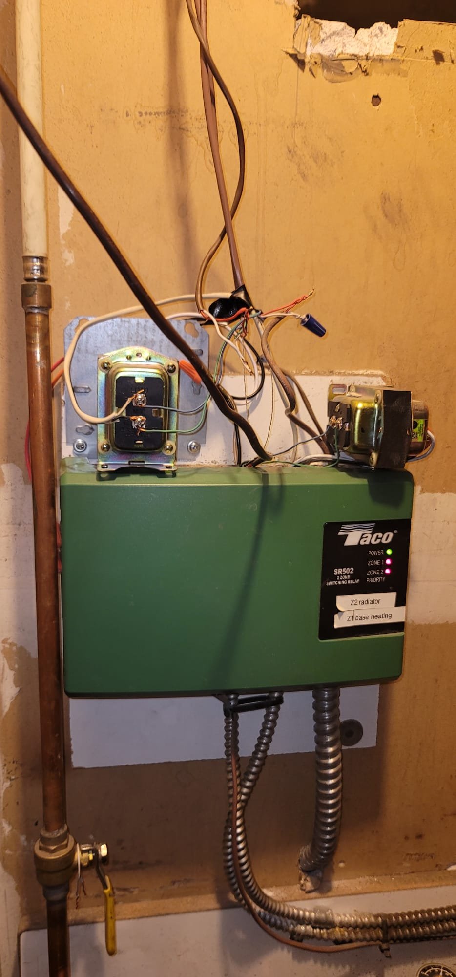 Professional residential boiler inspection service ensuring safe and efficient heating. Expert technicians identify potential issues like clogged sinks and optimize boiler performance for your home's comfort and safety.