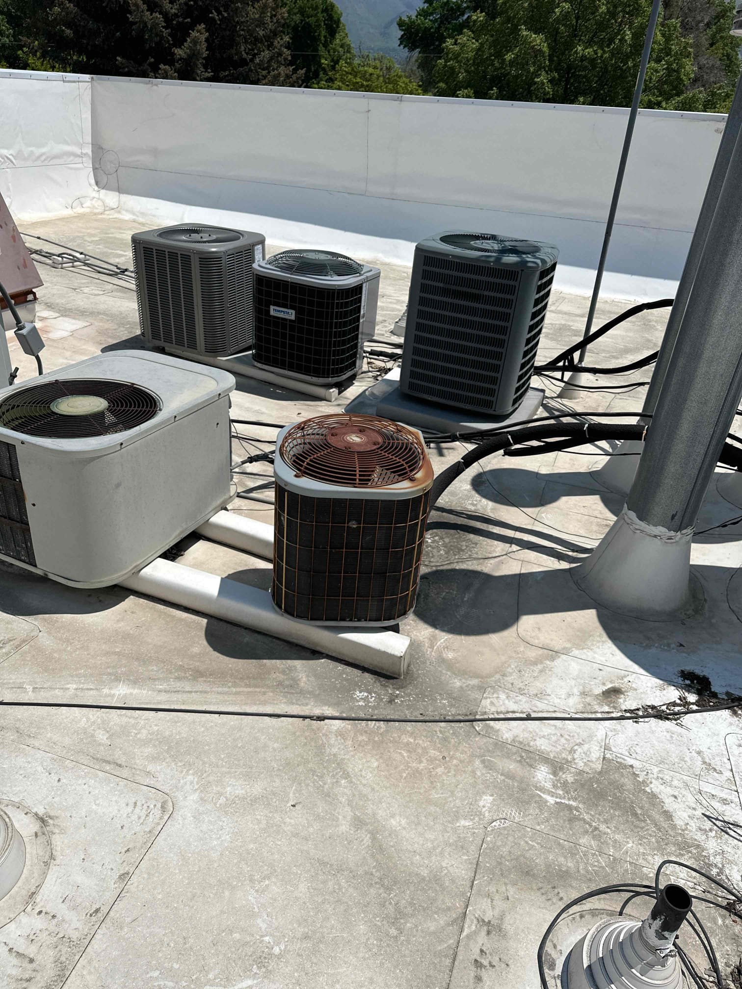 Image depicting HVAC maintenance, highlighting industrial AC maintenance and general AC maintenance, emphasizing system upkeep and efficiency.