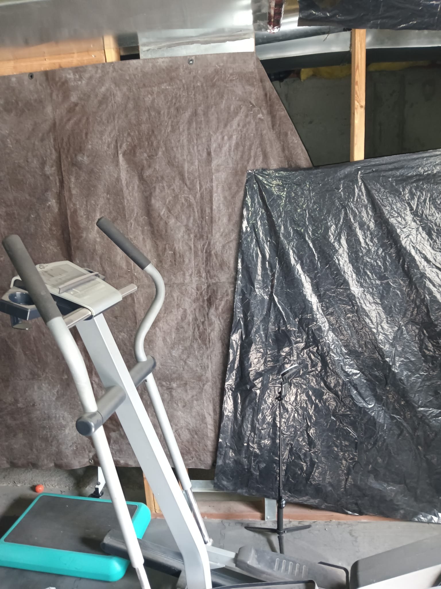 Residential smoke restoration scene showcasing a home inspection after fire damage. Air purifiers can help with lingering smoke odors, but professional smoke restoration services are essential for comprehensive cleanup and soot removal.