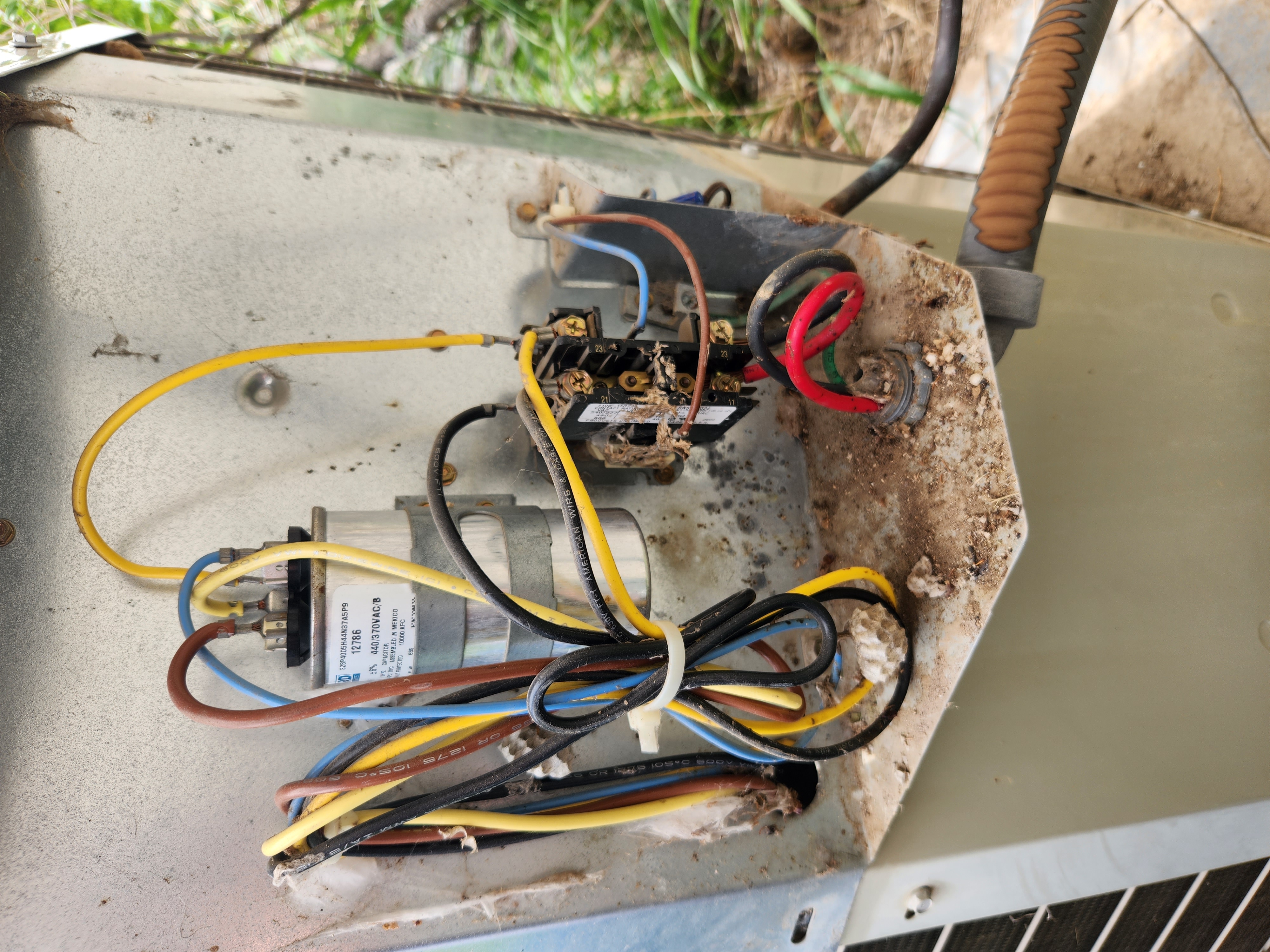 A clean and organized woodshop with a visible dust collection system, emphasizing air quality. Maintaining a dust-free environment is crucial for health, similar to ensuring proper HVAC function. Considering a free AC inspection or searching 'HVAC inspection near me' to guarantee clean air in your workspace and home.