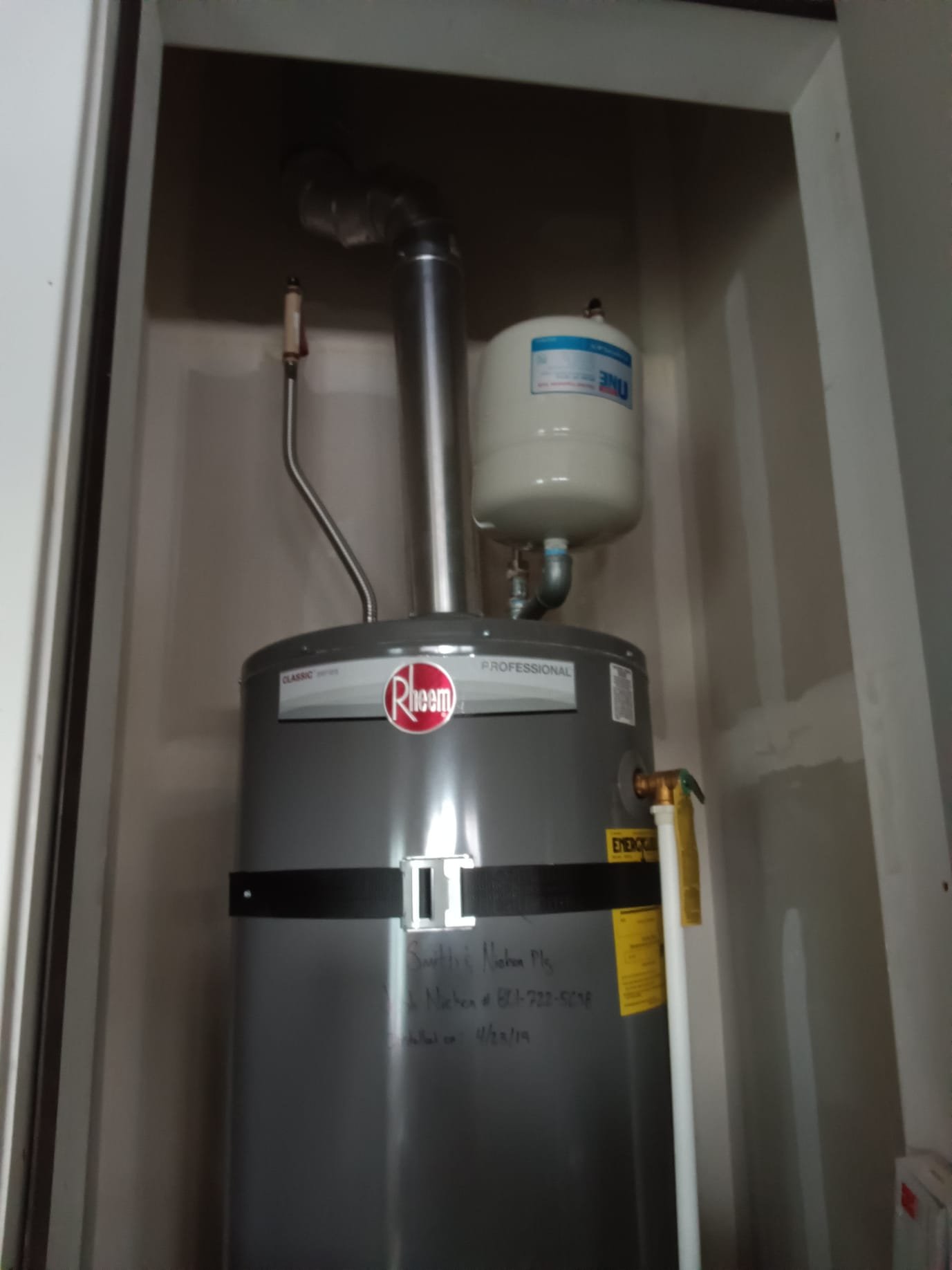 Signs of drywall water damage, like stains or mold, may indicate a need for professional recovery. Addressing it promptly can prevent further issues and higher home water softener costs associated with leaks. Consider professional residential drywall water damage recovery to restore your home.