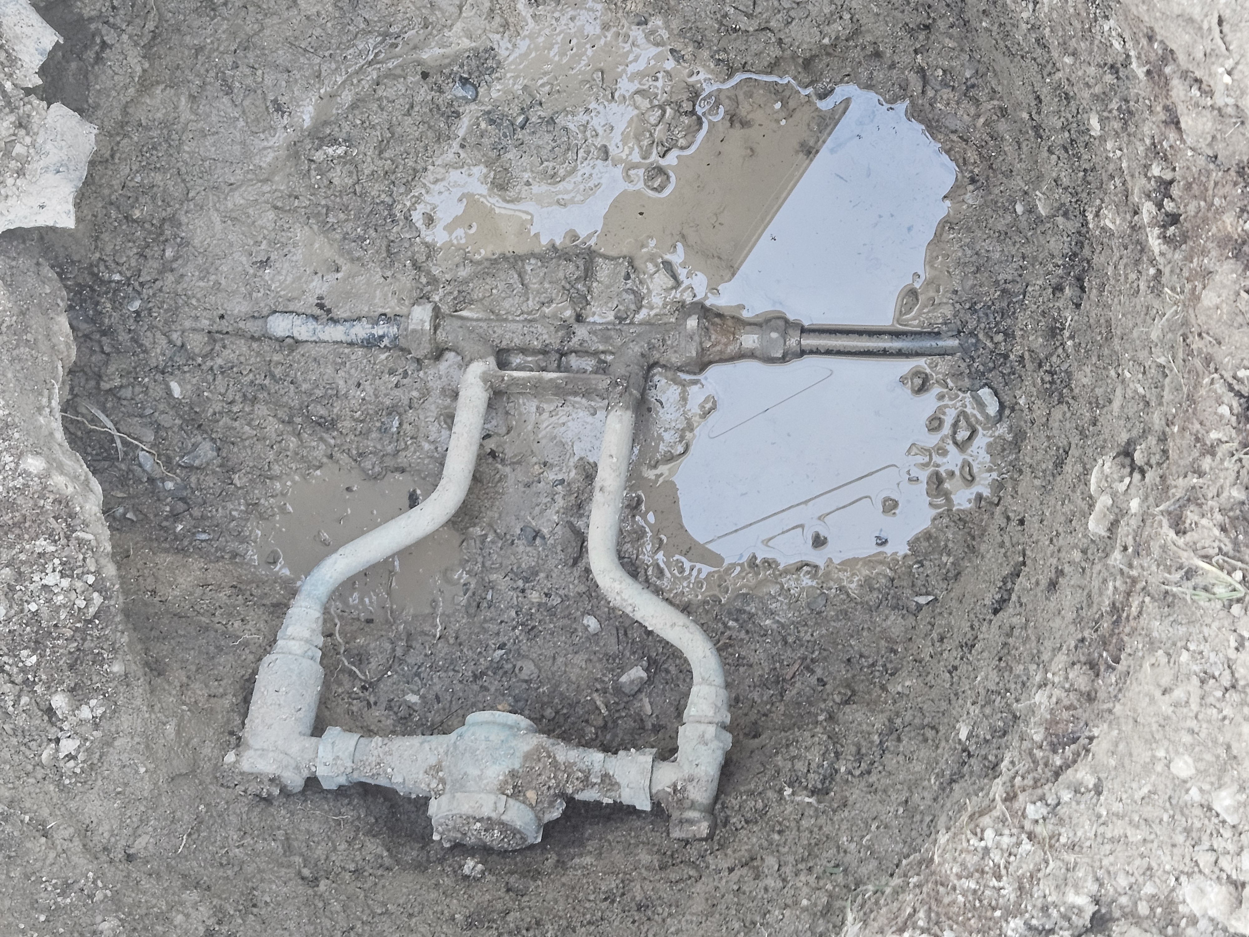 After-hours commercial flood cleaning in progress. A heavy-duty cleaning company addresses water damage, possibly caused by a sink blockage, ensuring swift restoration and preventing further damage.