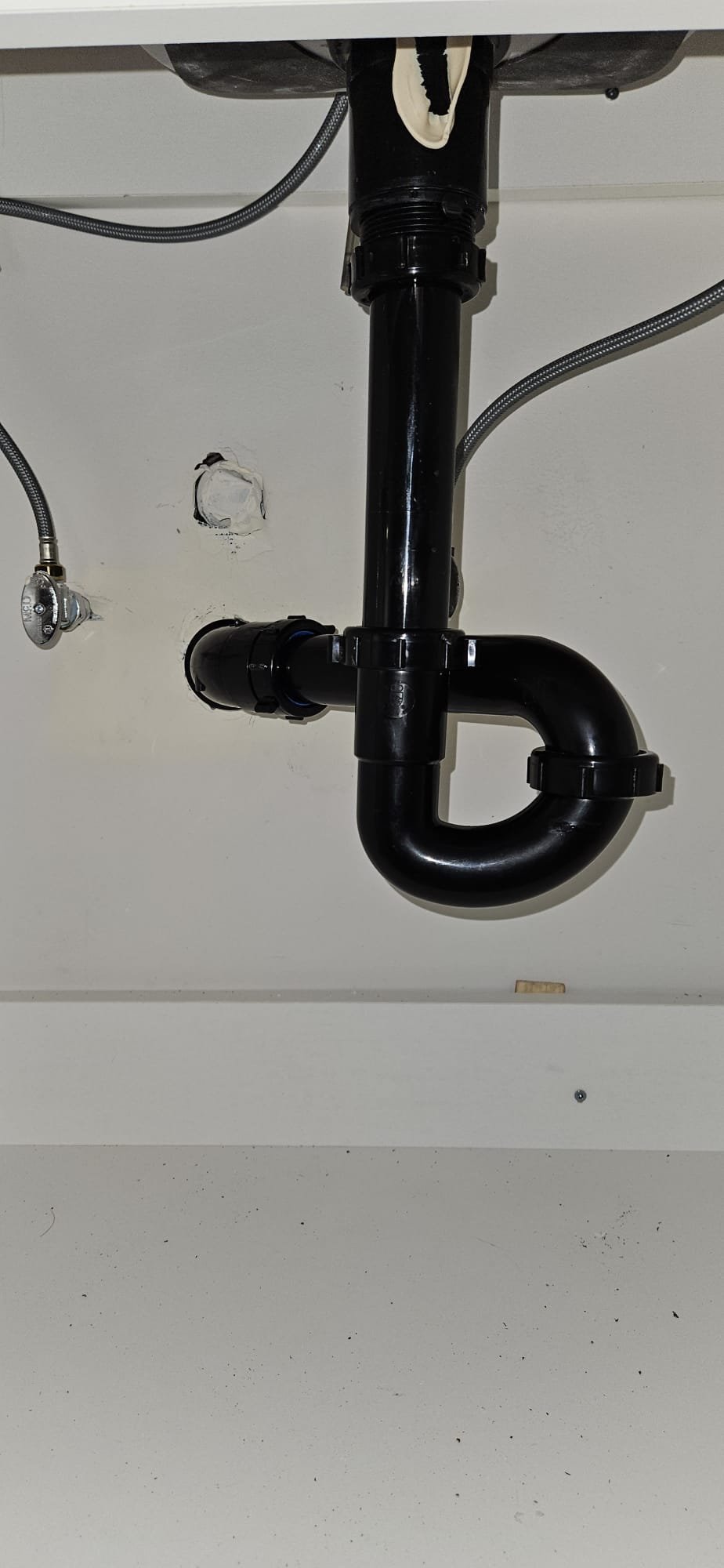 Image depicting professional mold remediation services in Rockville, MD. A trusted guide for effective mold removal and prevention from the best mold remediation company. Ensure a healthy home environment.