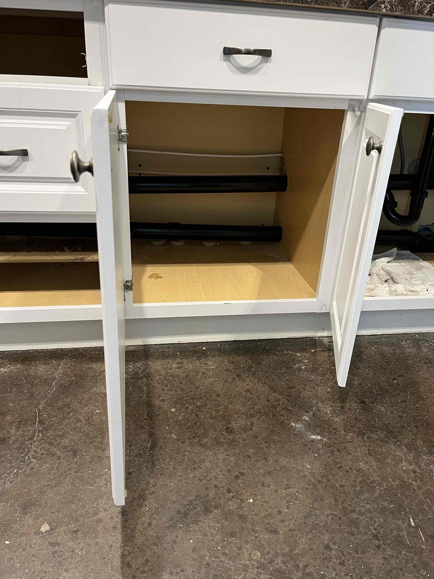 Image depicting smoke remover actively eliminating lingering smoke damage odor. Illustrates effective smoke odor removal maintenance, ensuring a fresh and clean environment.