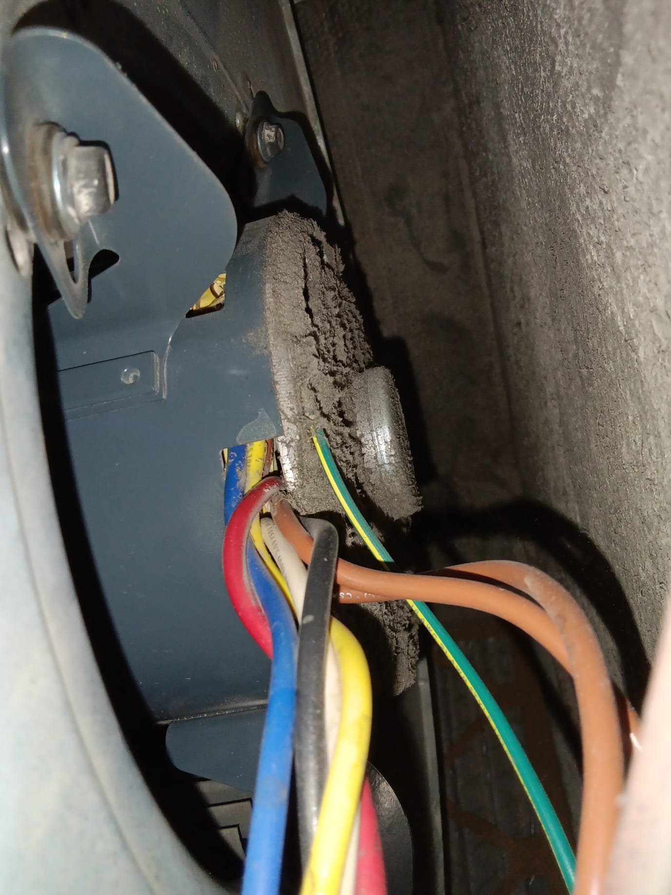 HVAC specialist providing free AC inspections and mould house inspections for optimal indoor air quality and a healthy home environment.