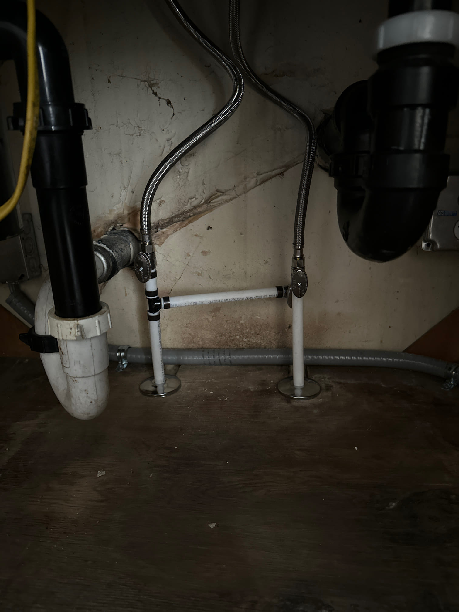 Image depicting signs indicating a need for commercial mold cleanup, highlighting potential mold growth in a business setting. Emphasizes the importance of professional mold remediation and preventative commercial mold cleanup maintenance to ensure a healthy and safe work environment.