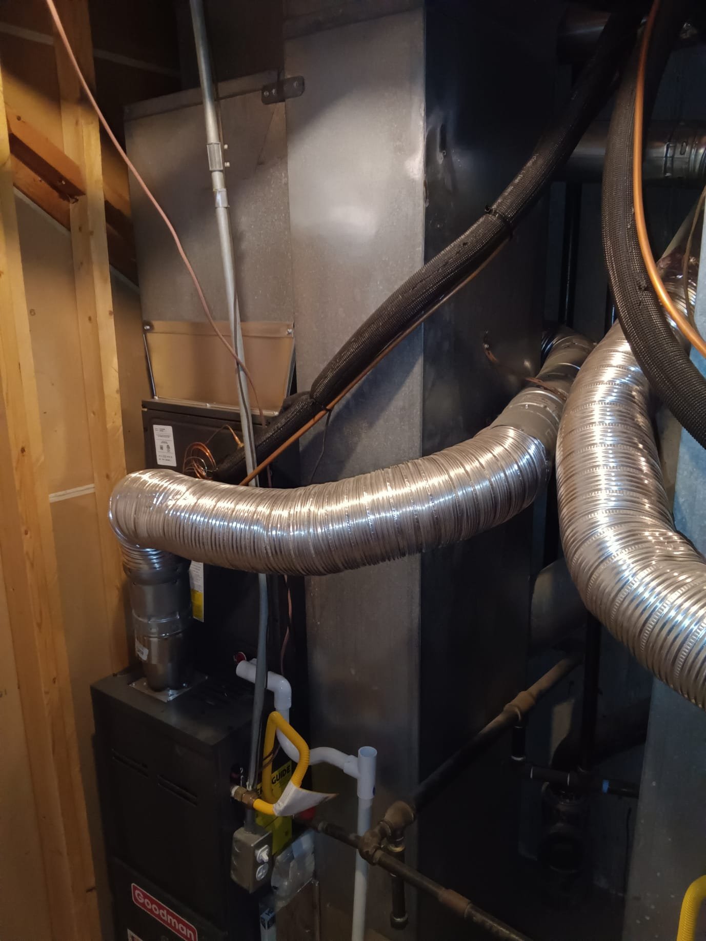 Smart climate control devices managing indoor air quality and humidity. Integration of odor control units and moisture control solutions for a healthy and comfortable environment.