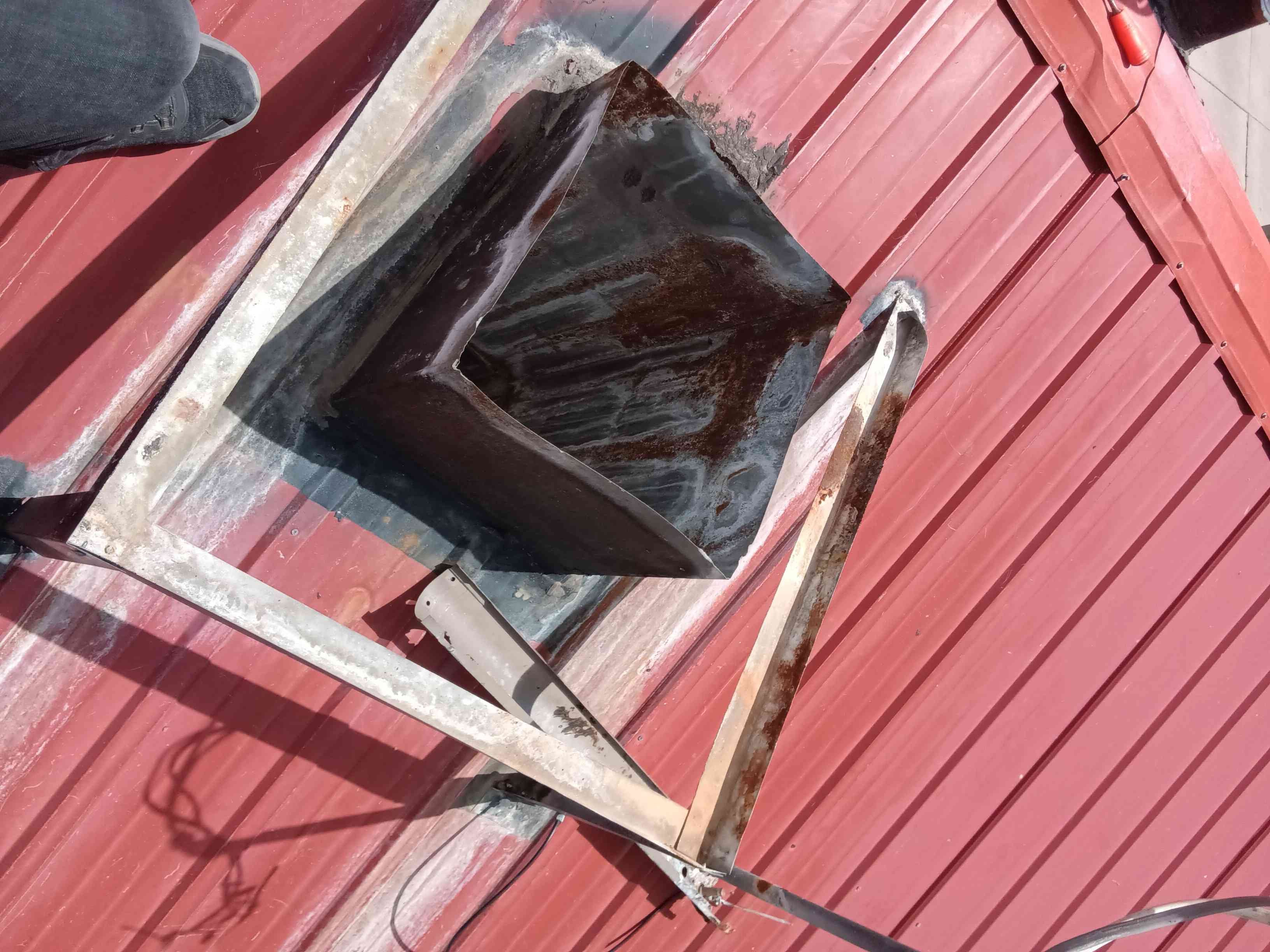 Image of a new portable air cooler, a compact and efficient cooling solution perfect for home or office. This portable cooler provides a refreshing breeze wherever you need it, offering an alternative to traditional air conditioning.