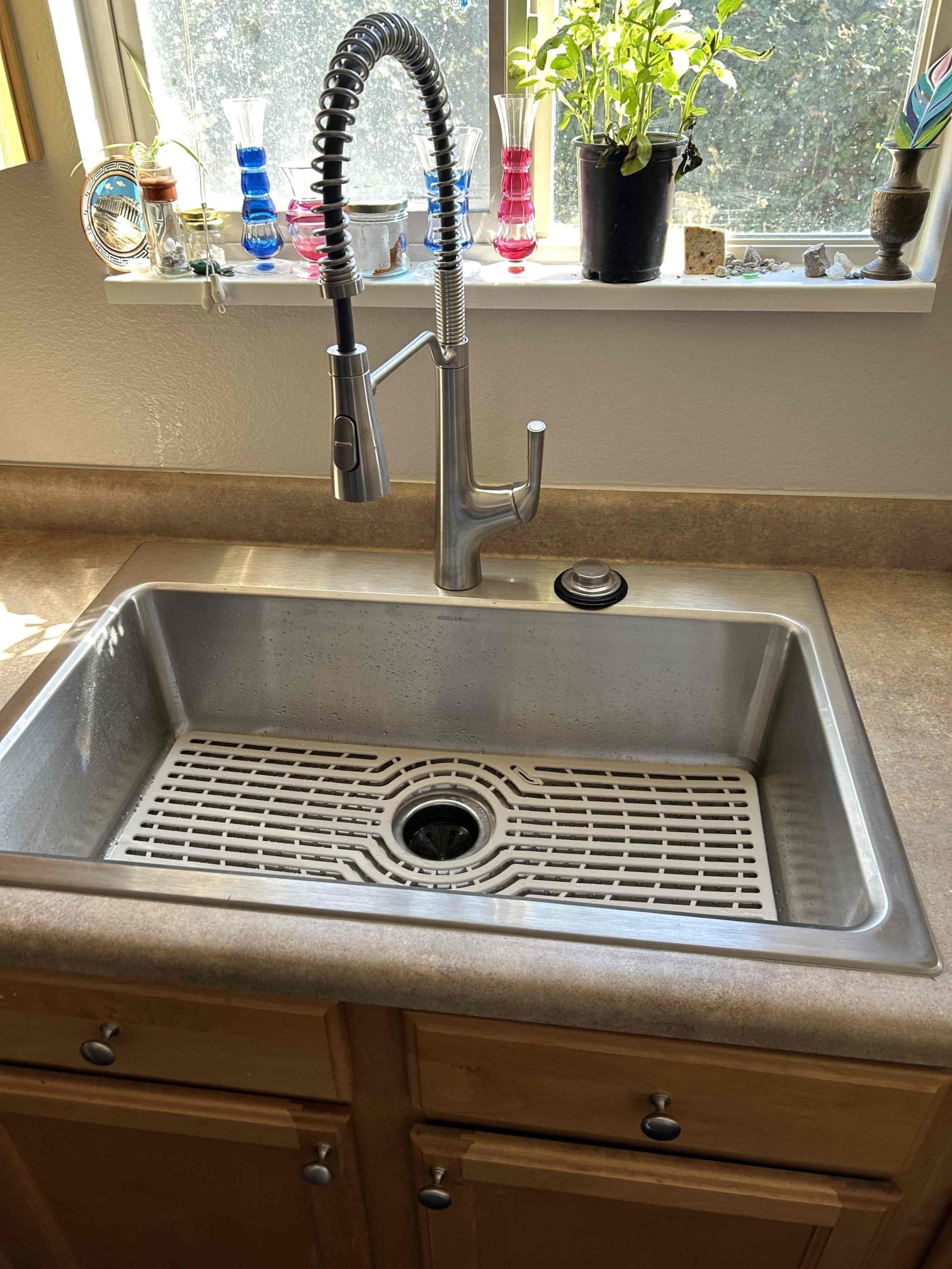 Basement mold remediation services effectively address mold growth, ensuring a healthier and safer living environment. Our expert mold mitigation techniques and restoration services target basement mold, preventing further damage and recurrence. Professional mold removal and restoration for basements.