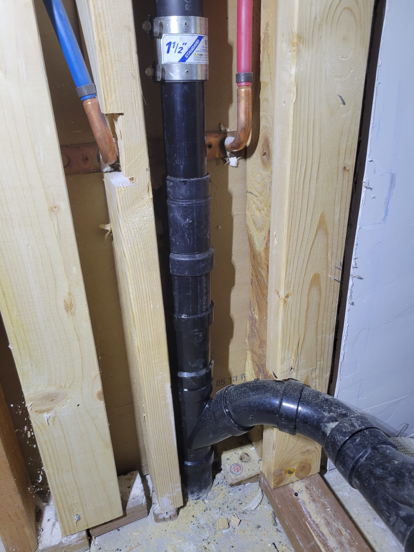 Image depicting mold inspection, testing, and remediation services. Represents a free mold evaluation leading to professional mold restoration for a healthy home environment.