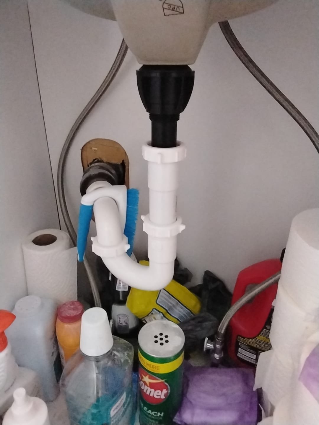 Image depicts residential bathroom mold cleanup and repair, highlighting the importance of proper ventilation and plumbing maintenance to prevent mold growth. Addressing issues like clogged kitchen sinks with home remedies can improve overall home hygiene and reduce moisture, a key factor in mold prevention. Proper troubleshooting is essential for effective mold remediation.