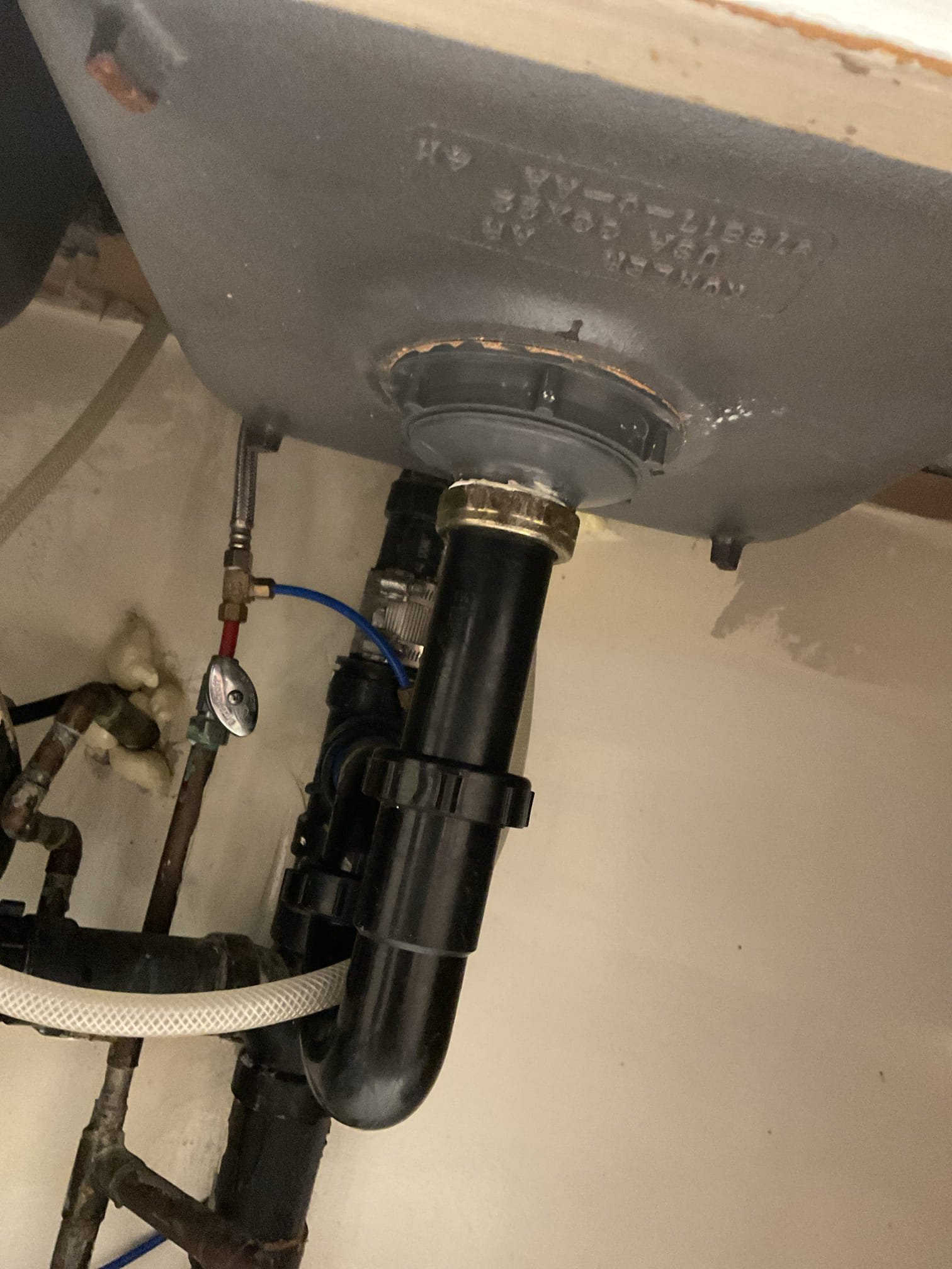 Image depicting emergency grease trap cleaning, highlighting the importance of grease trap cleaning services for commercial kitchens. Proper maintenance prevents fire hazards, potentially impacting commercial fire cleaning estimates. 