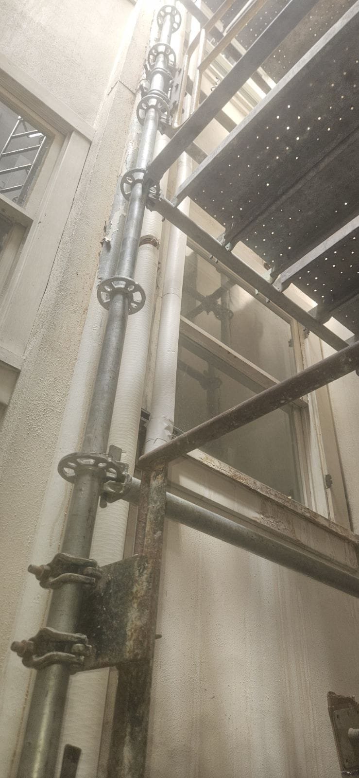 Local plumbing services offering 24/7 emergency repairs for jetted tubs and hot water tanks. Fast response for commercial water damage restoration.