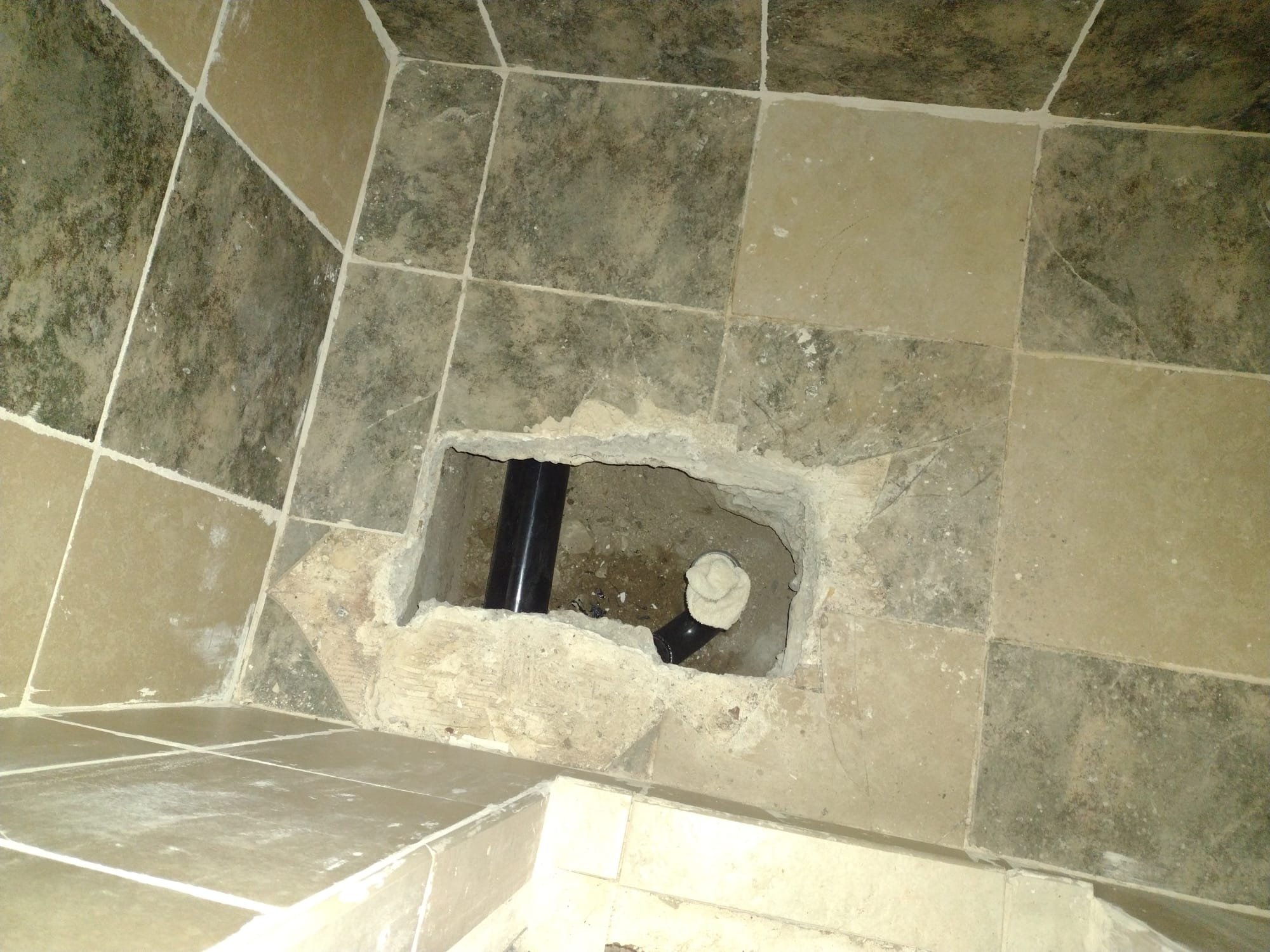 Filtro de sedimento para casa en Spanish Fork, Utah. Mantener este filtro limpio ayuda a prevenir problemas con el tanque séptico y reduce la posibilidad de un costoso estimado de remediación por respaldo de aguas residuales residenciales. ¡Protege tu hogar!