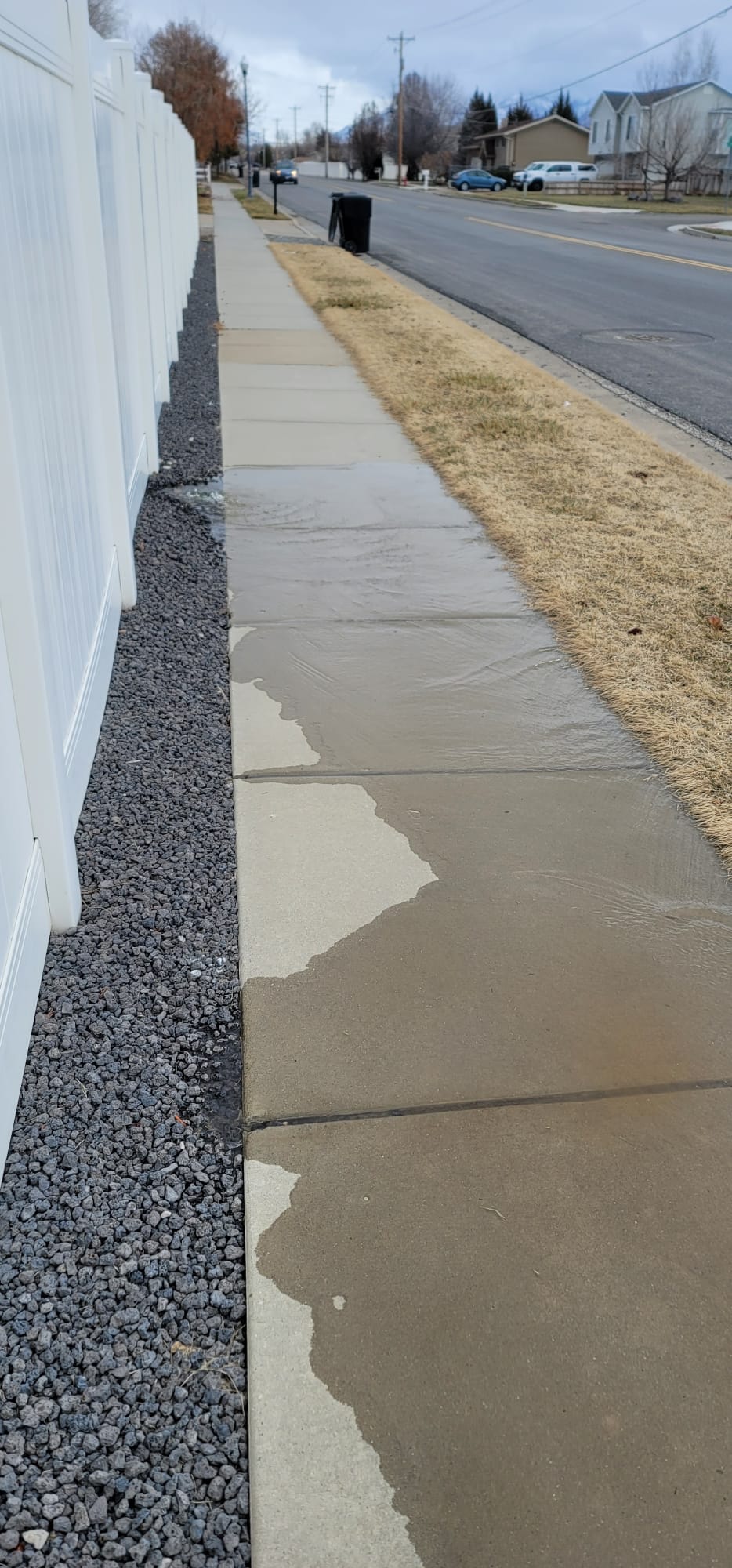 Portable cooler, an efficient alternative to traditional air conditioners, utilizing evaporative cooling for personal comfort. Ideal as a swamp cooler or portable air conditioner, it's an energy-saving cooling solution.