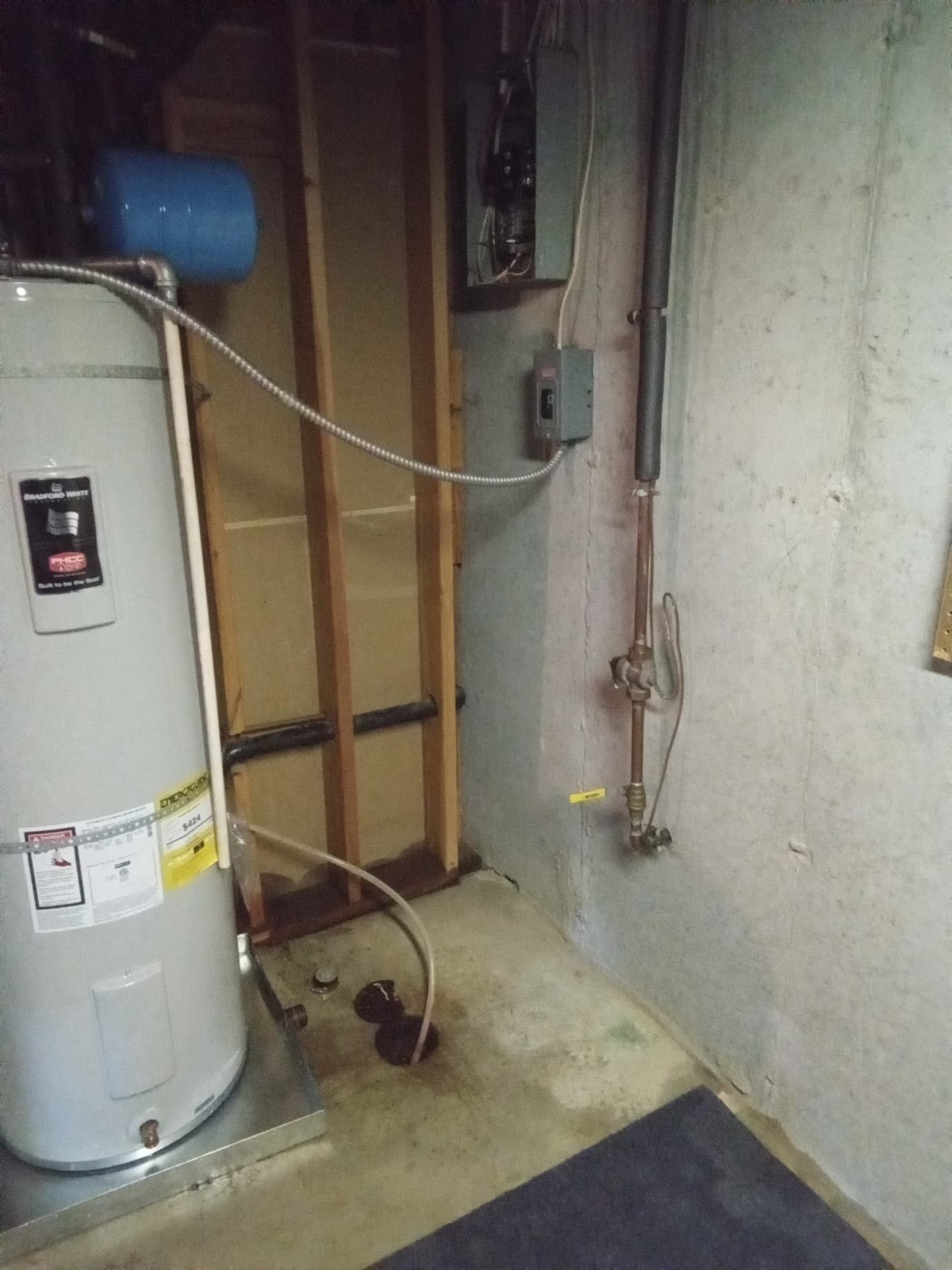 Image depicting common signs of drywall water damage, emphasizing the need for professional drywall water damage remediation service and highlighting the importance of regular maintenance to prevent future issues. Keywords: water damage, drywall, remediation, maintenance, repair.