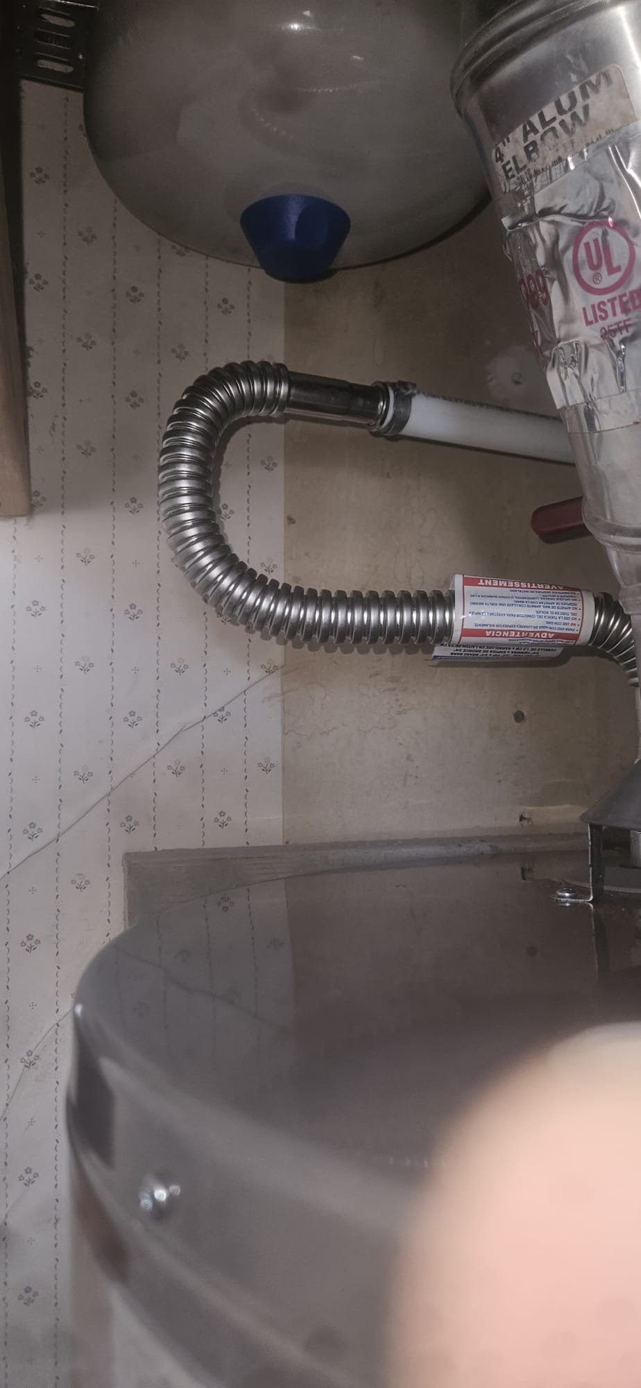 Image depicting commercial HVAC services, including air conditioning and heating repair. Symbolizes local availability for businesses needing AC or heater repair service.