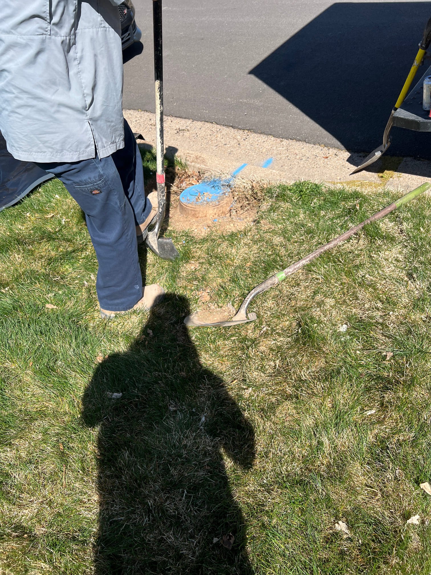 Image depicting septic tank pumping services, highlighting emergency sewage backup solutions and reliable sewage pumping service availability nearby. Call us for immediate assistance.