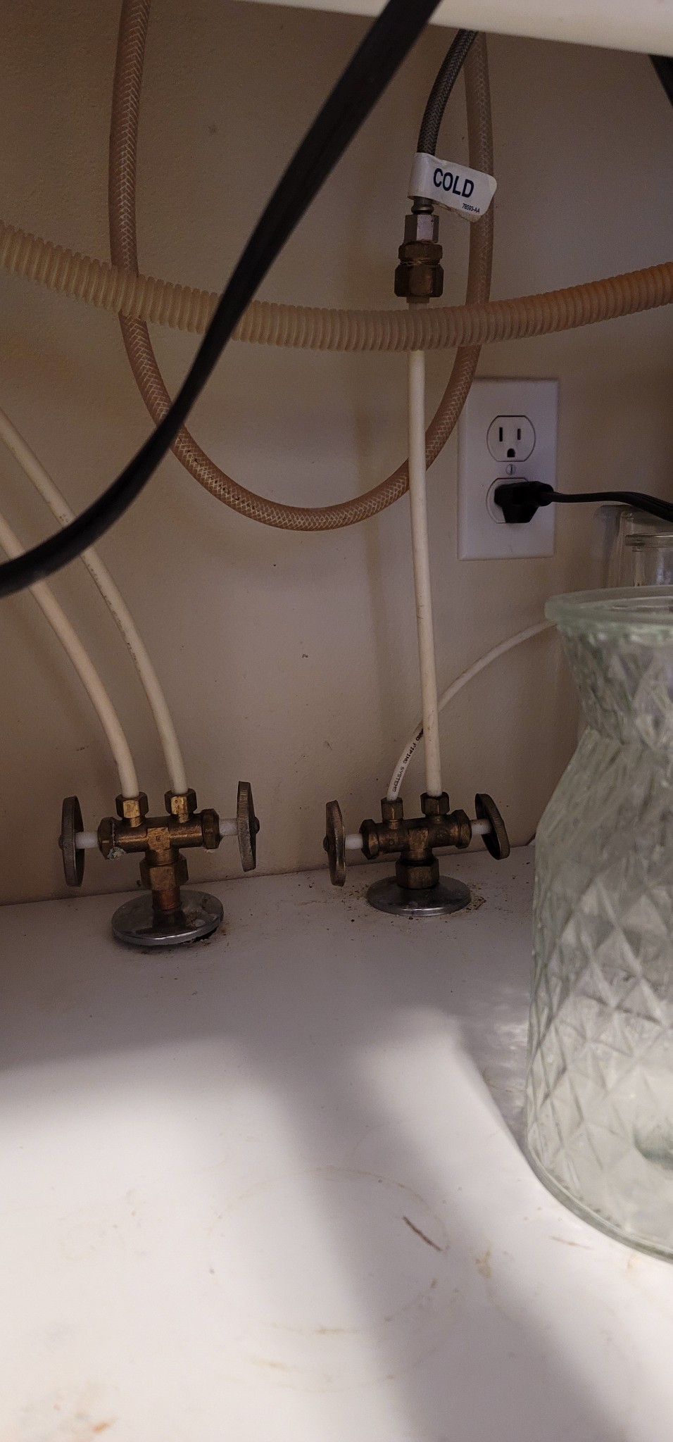 Image of a portable AC unit, highlighting its convenience for spot cooling. Consider professional AC repair near you for central air issues or a mini-split AC unit for efficient, zoned climate control.