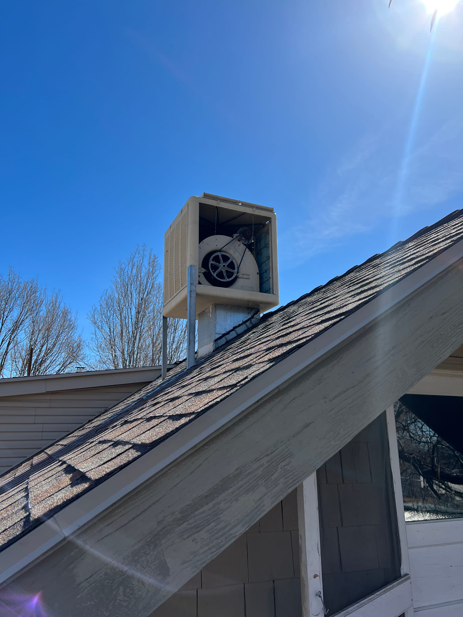 Image of a car air conditioner cooler, an air-conditioned cooler, or a portable air conditioner cooler designed to keep vehicles cool and comfortable. Ideal for hot weather and long drives.