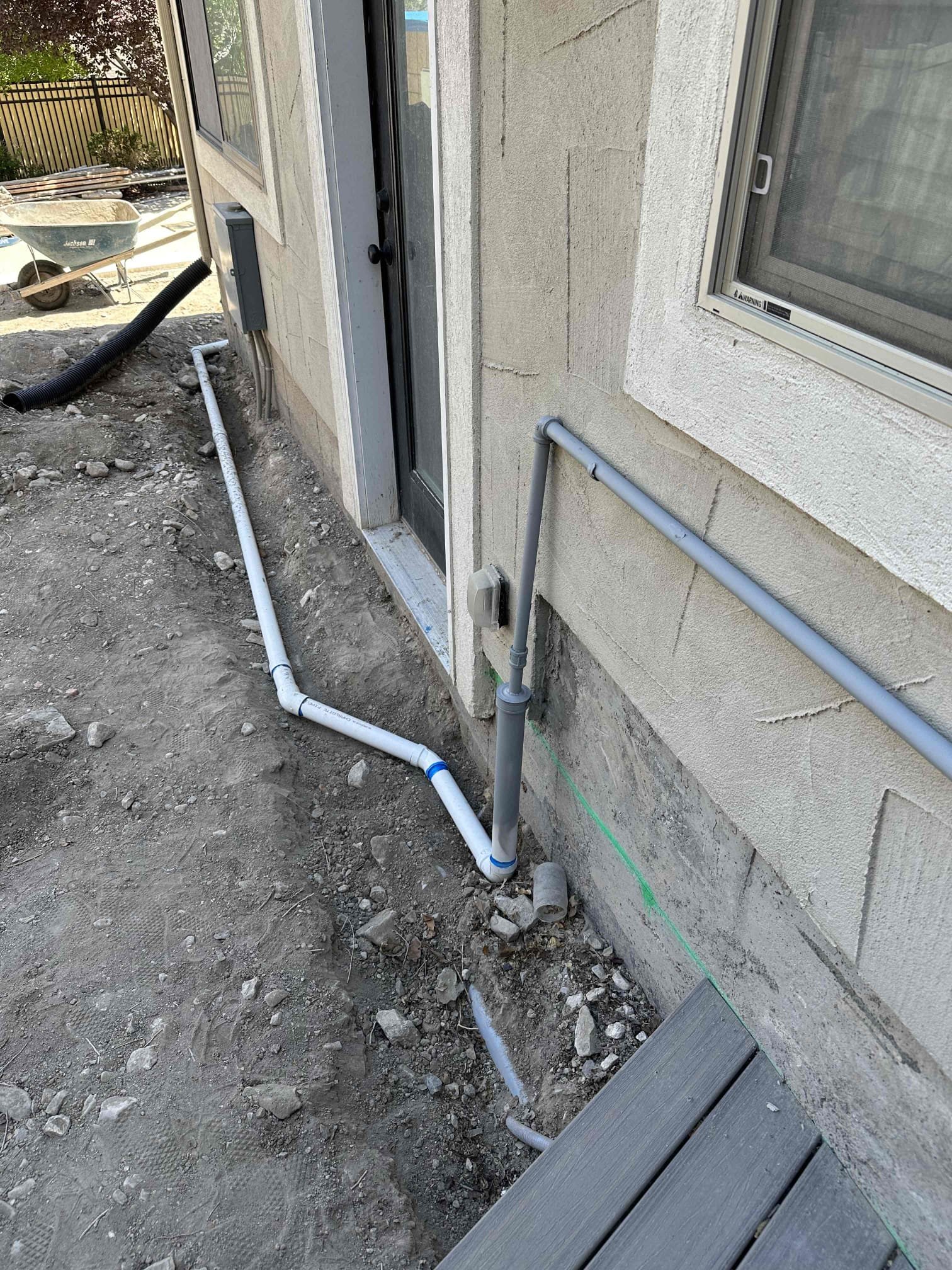 Outdoor AC unit, potentially needing replacement or cleaning. If you're searching 'AC replacement near me' or 'cleaning AC,' ensure your system looks well-maintained for optimal performance and efficiency.