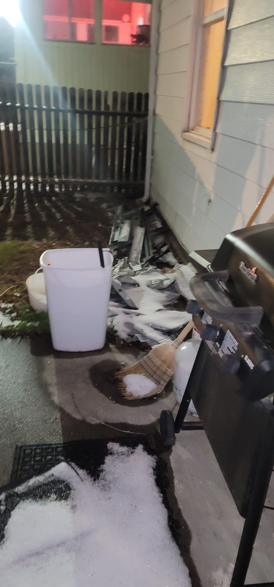 Foto de limpieza de aguas residuales en un sótano en Spanish Fork, Utah. ¿Necesita una estimación para la limpieza de aguas residuales en su sótano? Contáctenos para precios competitivos en Spanish Fork y áreas circundantes. Servicios profesionales de limpieza de aguas residuales en sótanos disponibles.