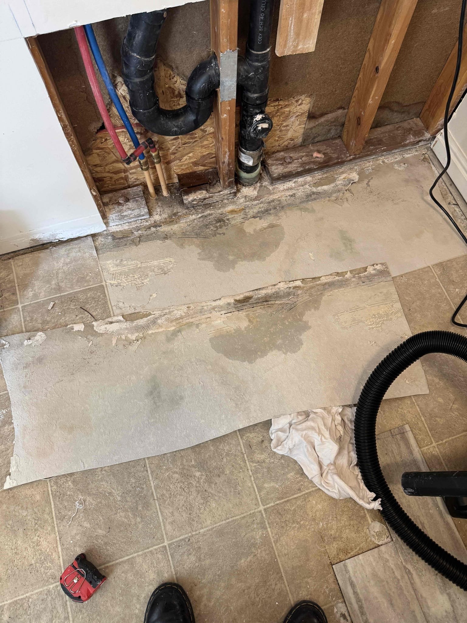 Image depicting property restoration services, specializing in content restoration for homes and businesses in the Miami area. Focus on restoring damaged belongings and structures to their pre-loss condition after water, fire, or mold damage. Restoration Miami services are highlighted.