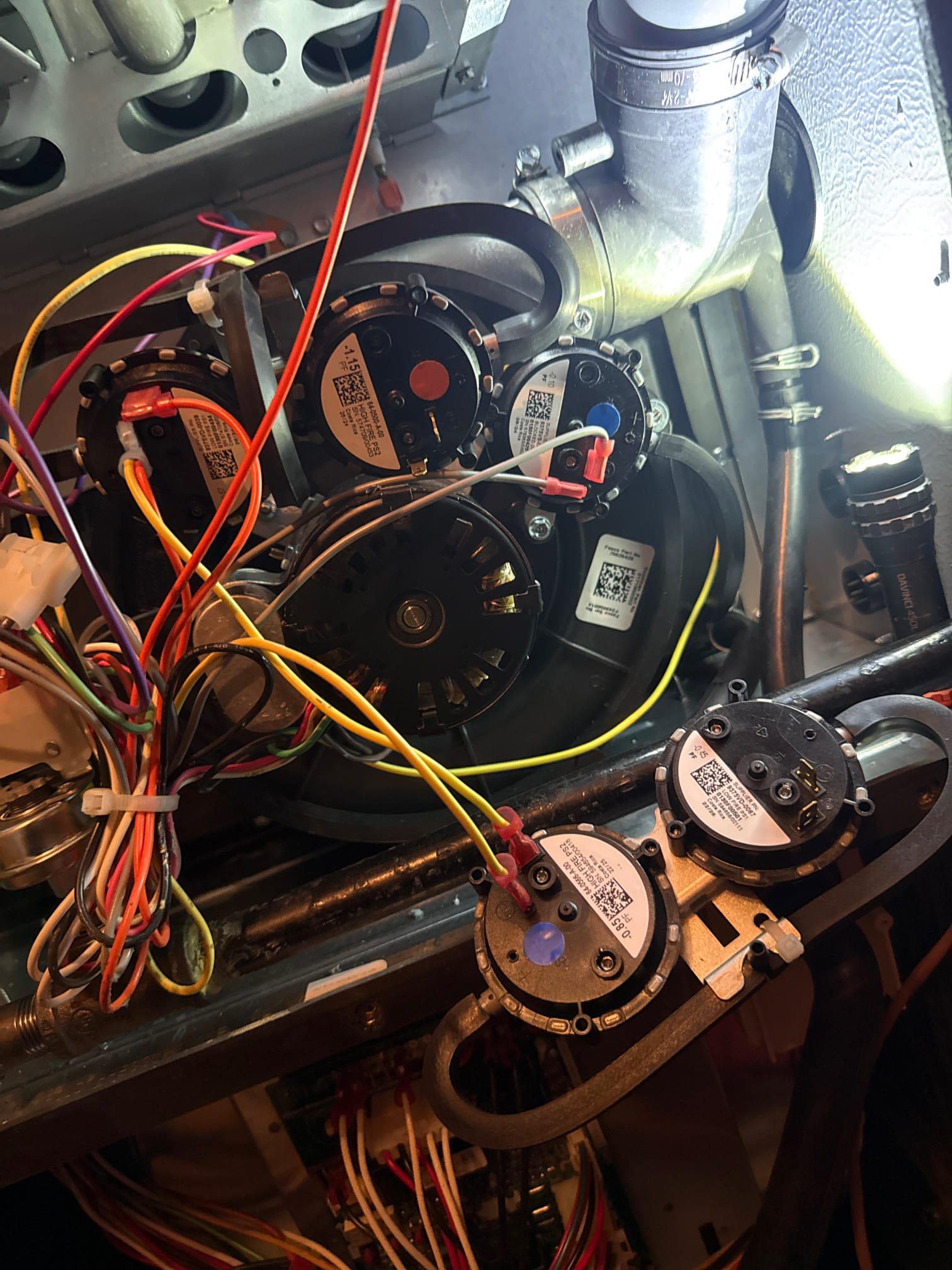 A technician performing local air conditioning maintenance, ensuring optimal air conditioning system performance. Regular maintenance air conditioning service extends the lifespan of your unit and improves efficiency.