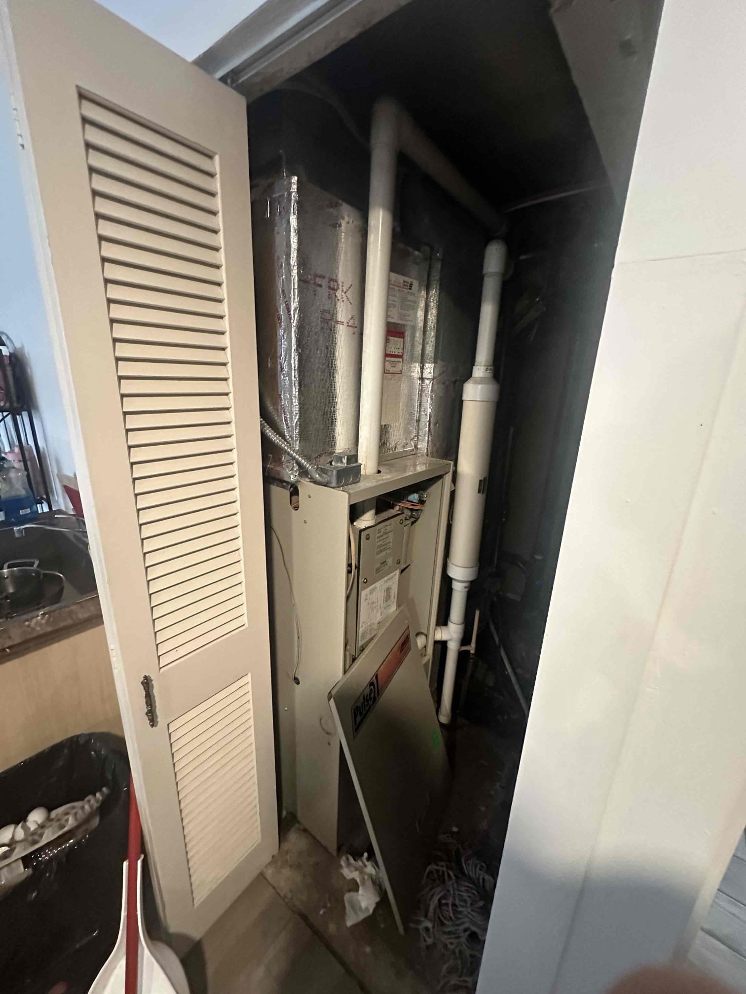 Image depicting residential smoke restoration services, relevant to inquiries about air purifiers for smoke smell and residential smoke restoration estimates. The scene shows a clean, restored home interior, suggesting the effectiveness of professional smoke remediation. Keywords: smoke restoration, air purifier, smoke smell, residential estimate.