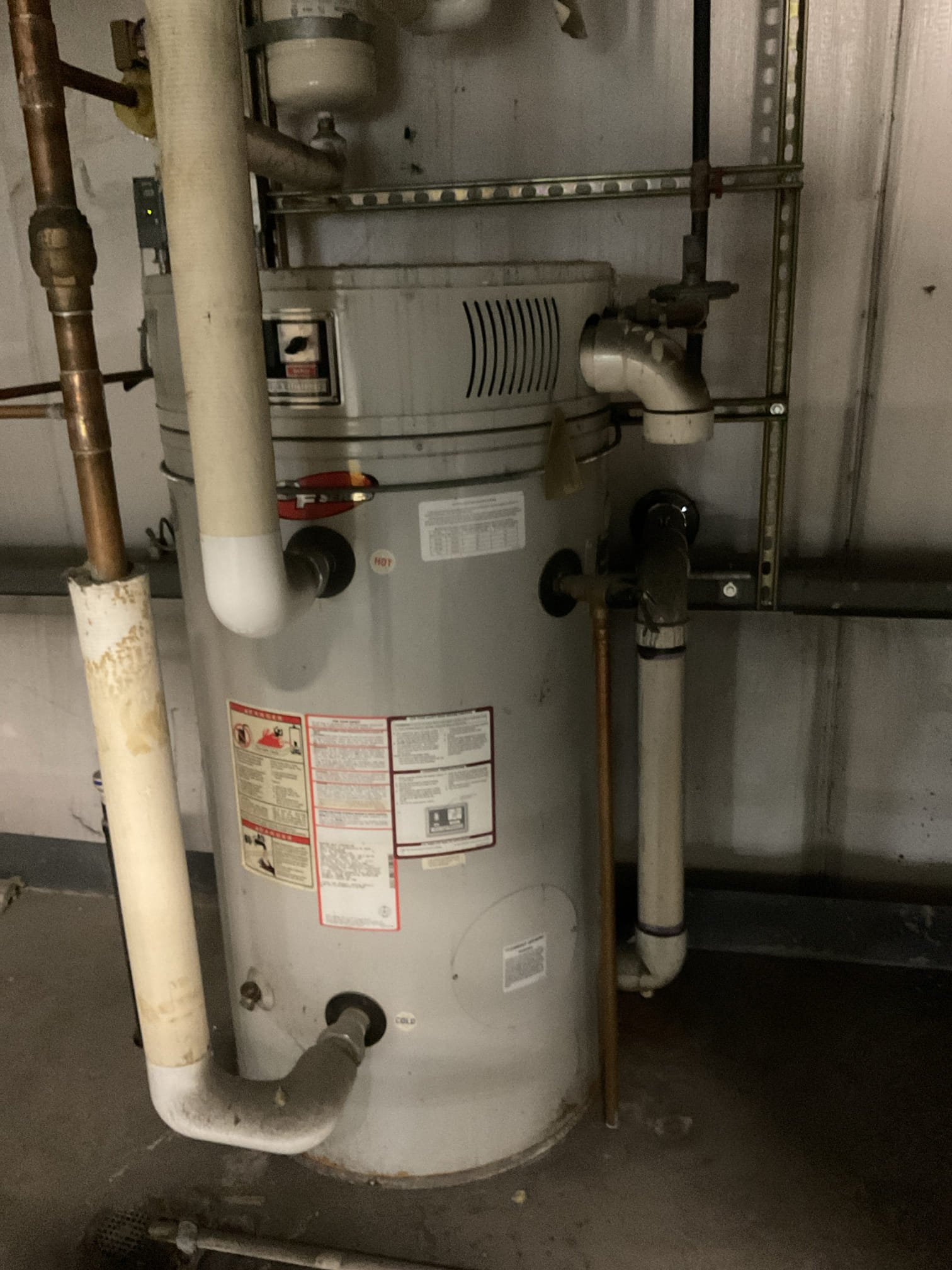 Springville, Utah bathroom mold remediation: Expert service addressing mold growth, similar to service 3, ensuring a healthy bathroom environment. Local professionals tackling mold issues effectively in your Springville home. Call now for a mold-free bathroom!