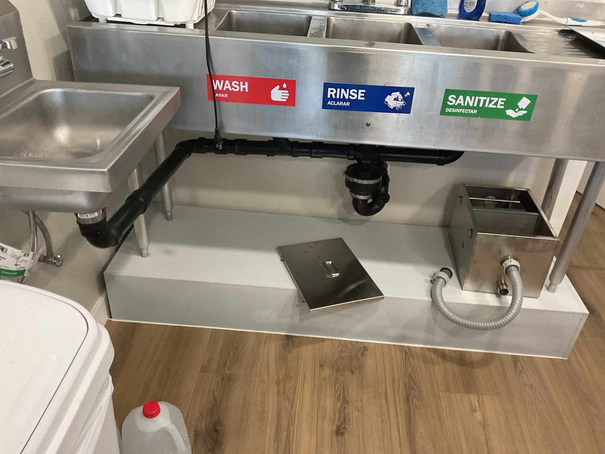 An air filter designed to remove odors, addressing concerns related to unpleasant smells like those from a P-trap or after a fire. This filter offers a solution for improving indoor air quality and removing potentially harmful or irritating odors.