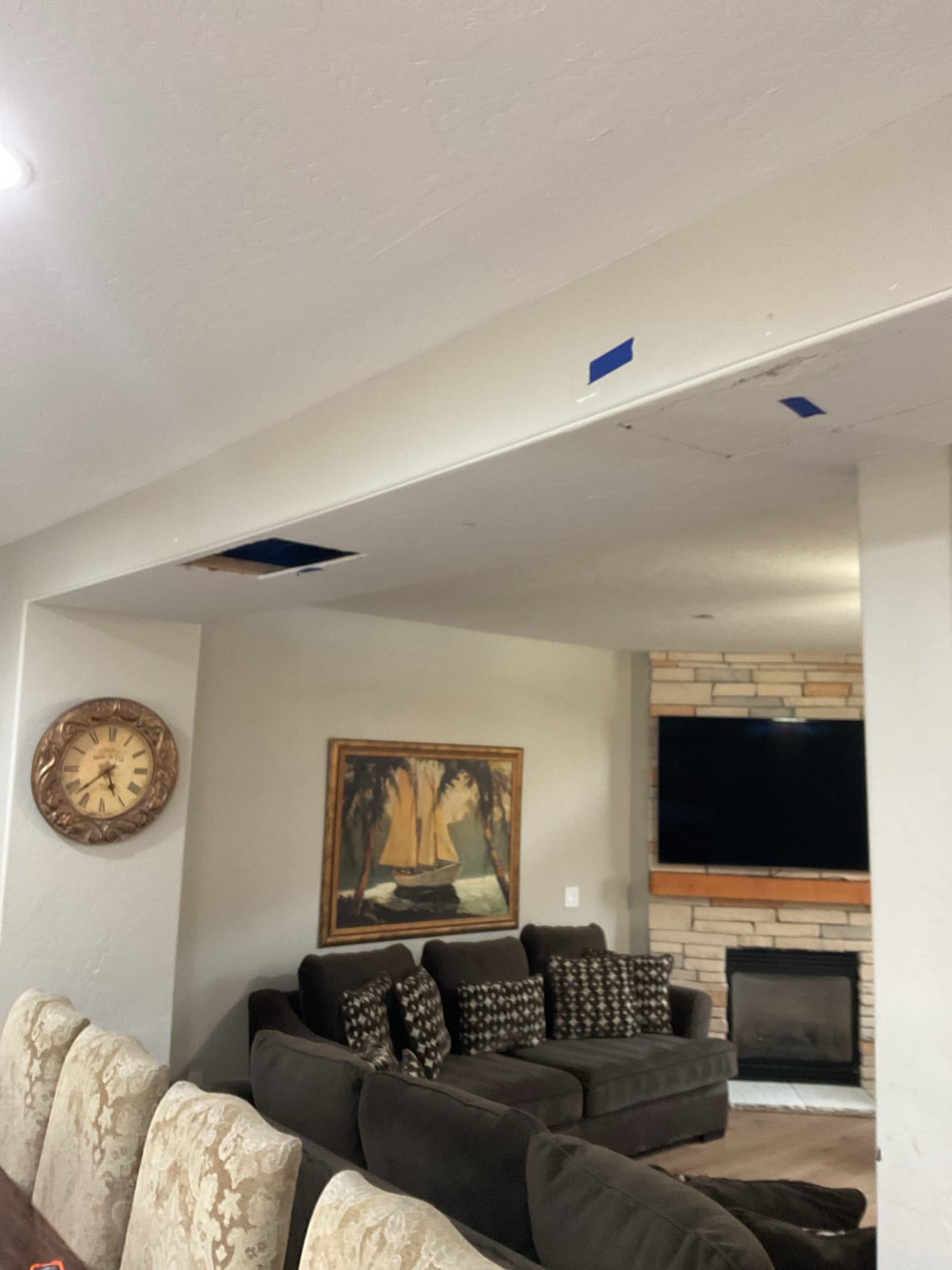 Image depicting the effects of hard water, showing scale buildup on pipes and appliances, alongside examples of water damage like stained fixtures and reduced water flow. Text highlights hard water symptoms (dry skin, spotty dishes) and promotes water damage solutions such as water softeners to prevent costly repairs and maintain plumbing health.