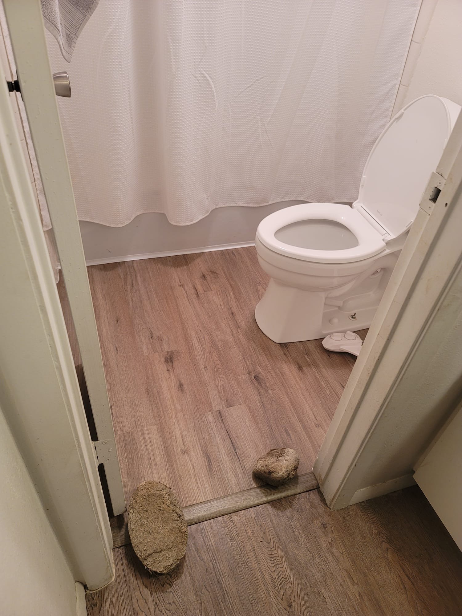 Image depicting cast iron sewer pipe replacement, a common solution for failing sewer lines. Replacing old, corroded cast iron pipes with new, durable materials is a crucial aspect of sewer replacement and ensures proper wastewater management.