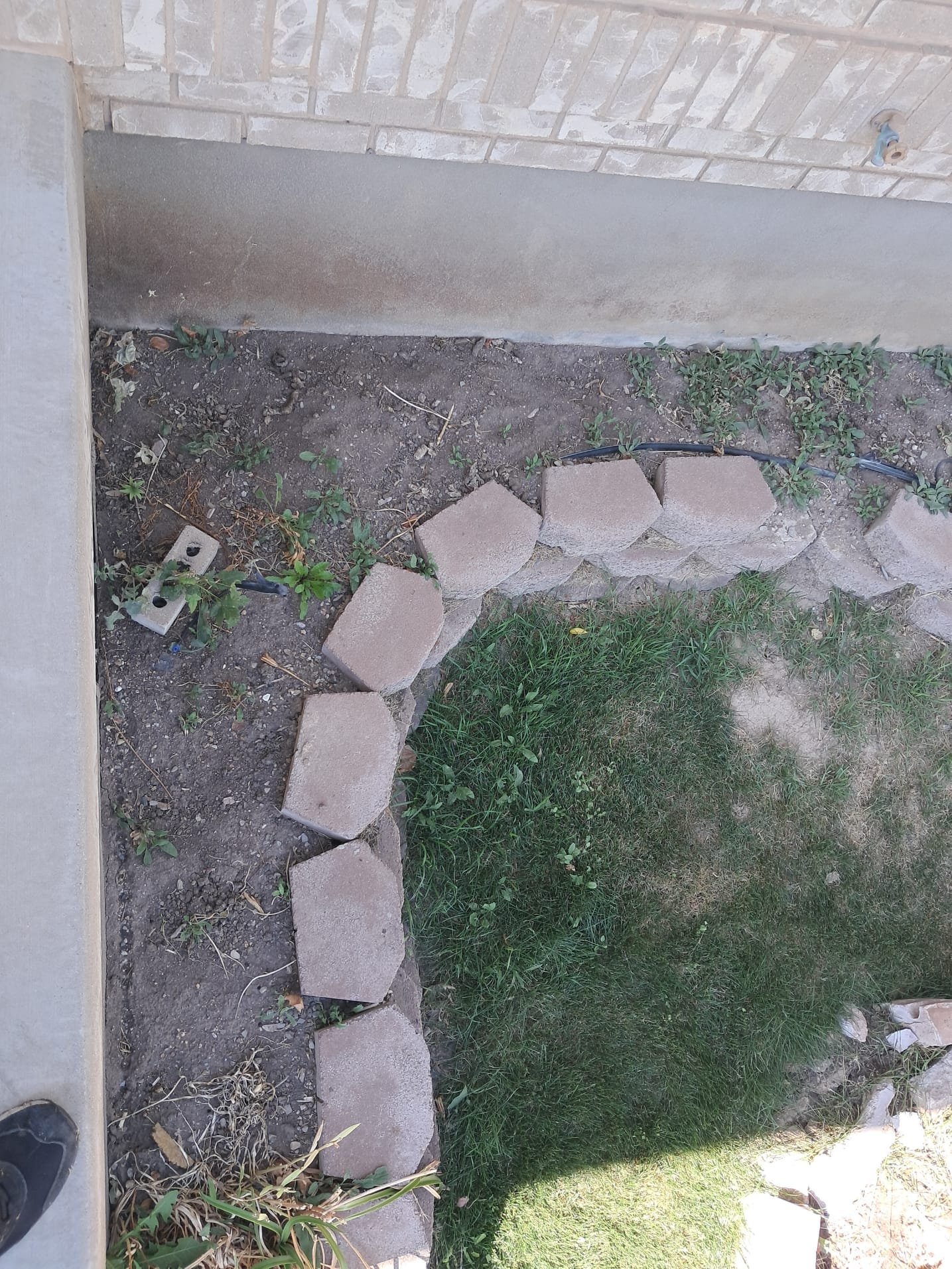 Emergency plumbing service needed? Image depicts a frantic homeowner dealing with a burst pipe, highlighting the urgent need for a nearby emergency plumber to resolve plumbing emergencies quickly and efficiently.