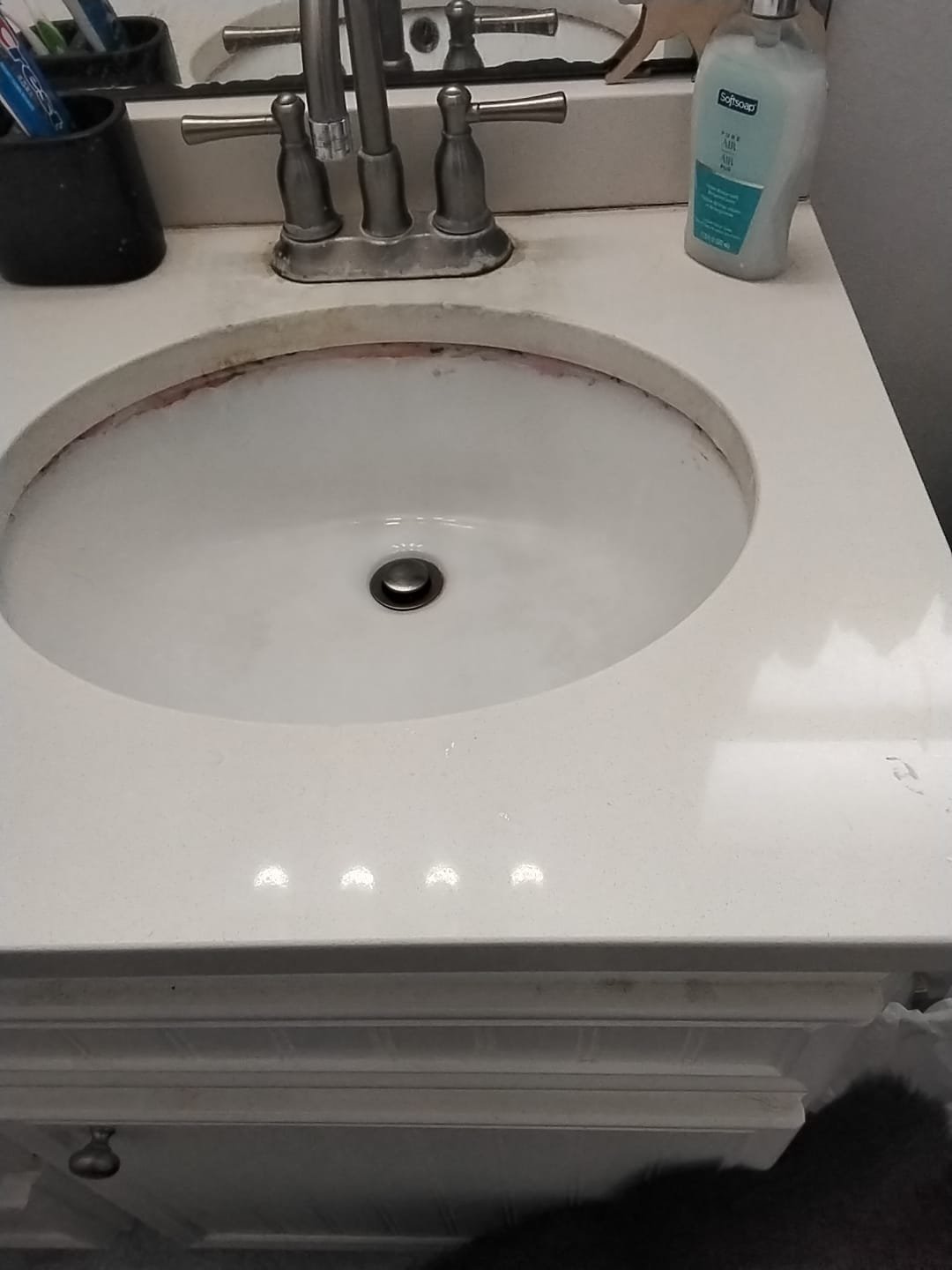 Image depicting the risk of flooding and its impact, highlighting flood cleaning measures and the use of flooding barriers for protection. Illustrates the importance of flood preparation and mitigation.