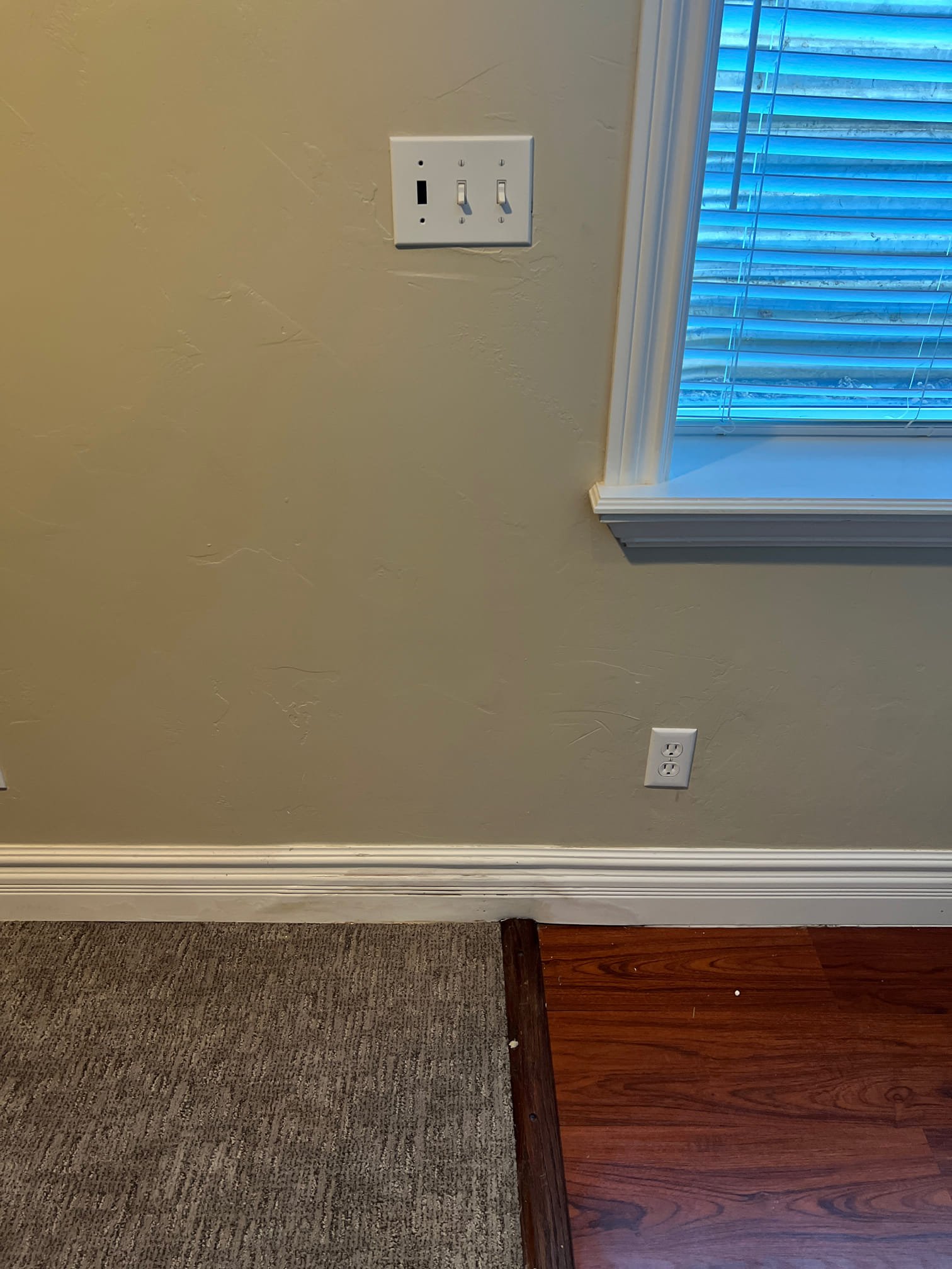 Leaky kitchen faucet handle in a Clinton, Utah home. A dripping faucet wastes water and can strain your kitchen faucet filter. Addressing this leaking kitchen faucet quickly can save water and prevent costly repairs in your Clinton home.