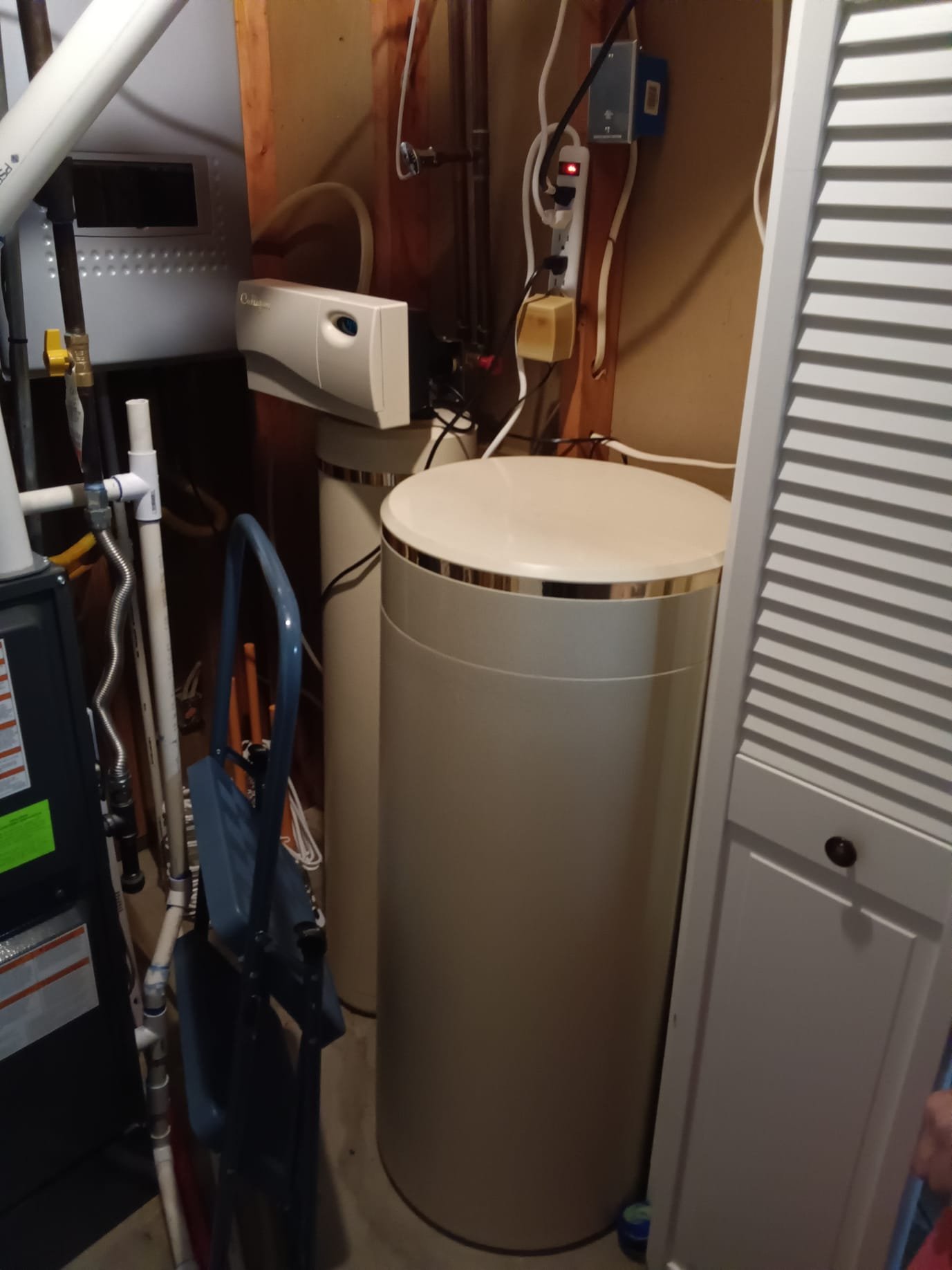 Image depicting same-day residential fire recovery services, showcasing emergency residential fire recovery inspection and immediate action to secure and assess a fire-damaged home. Fast response for residential fire recovery.