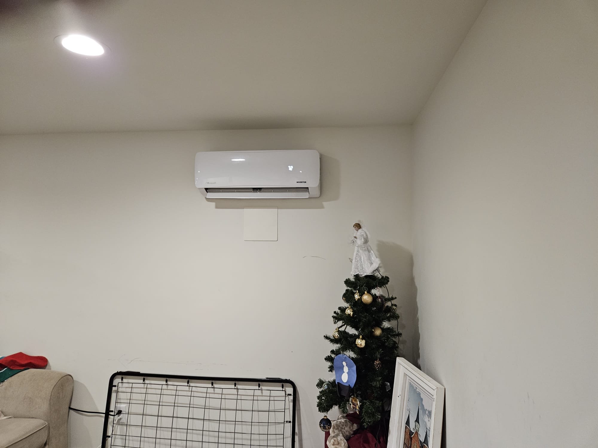 Sleek linear shower drain, designed for efficient water removal. Ideal for modern bathrooms and commercial drain installations. Regular cleaning, including using vinegar down the drain, helps prevent clogs and maintain optimal performance.