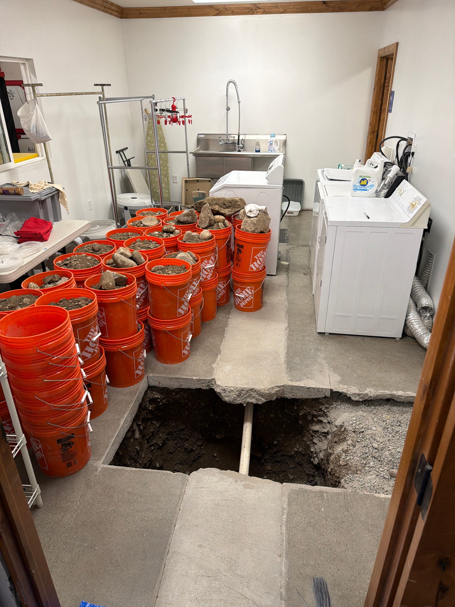 High-pressure hydro jet cleaning services effectively clear blocked sewer lines. Sewer jetting, also known as main sewer cleaning (hydro-jetting), powerfully removes debris and buildup, restoring optimal flow and preventing costly backups.