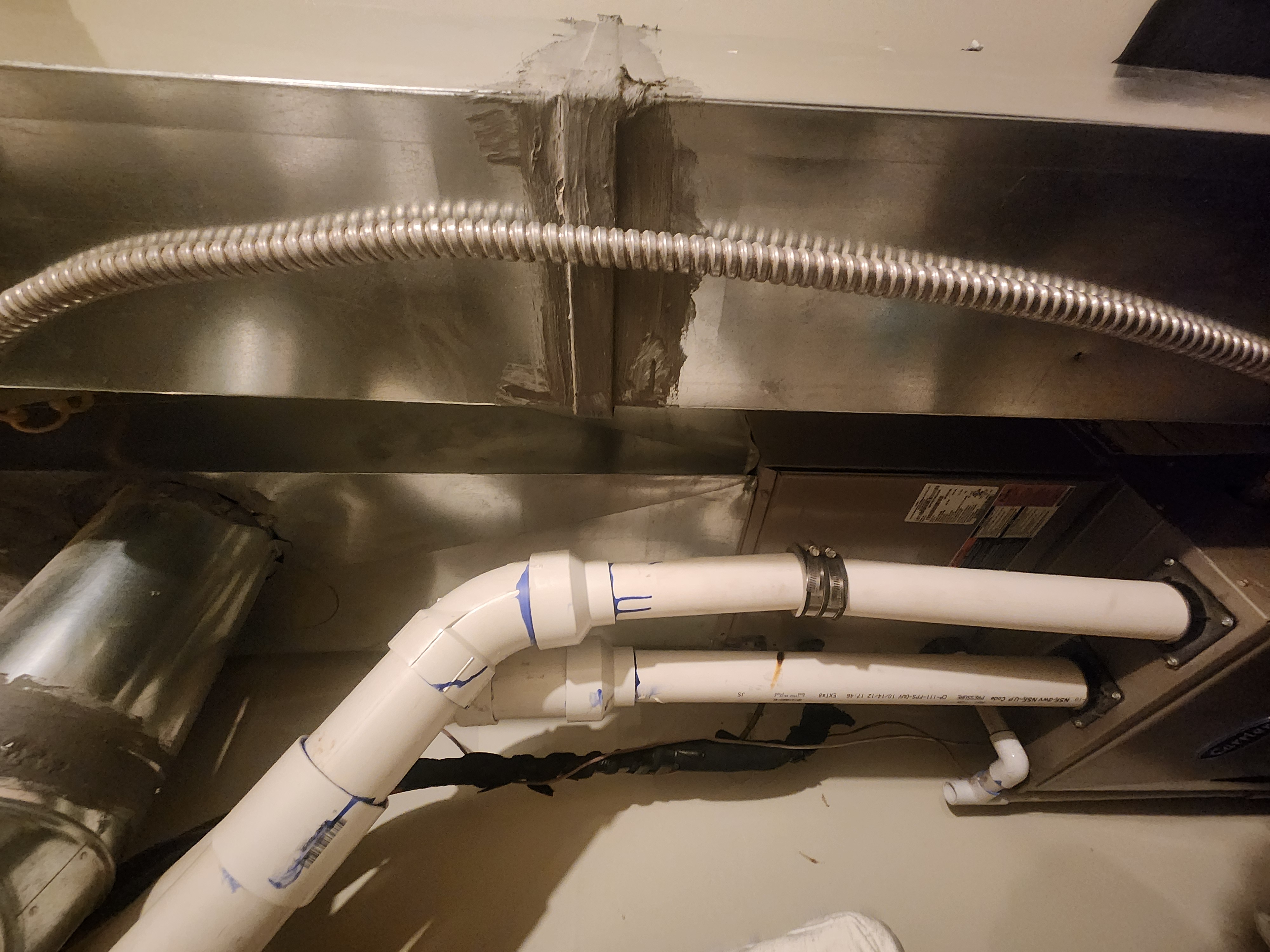 Image of a room air purifier effectively eliminating cooking odors, similar to how air purifiers help smokers. Consider residential smoke odor removal service for severe cases.