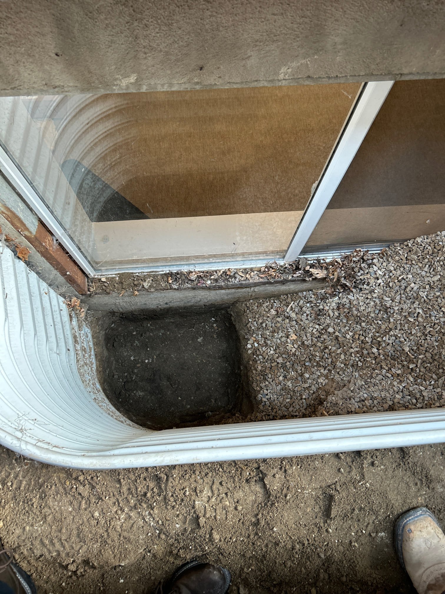 Image depicting a bathroom with a lingering sewage smell, possibly exacerbated by recent rain. The scene evokes questions about indoor air quality and whether an air purifier can help eliminate the unpleasant odor.