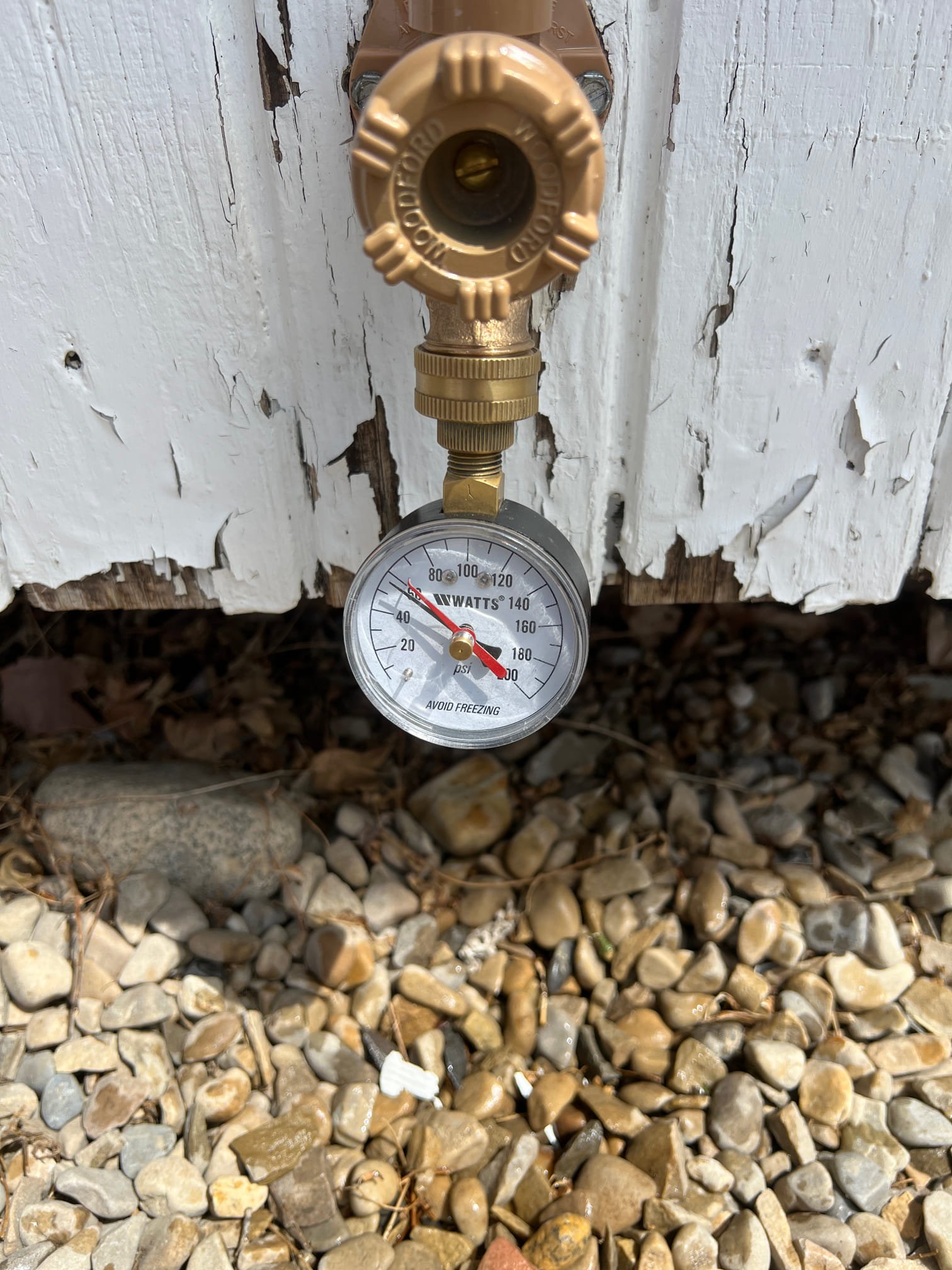 Image depicting commercial air conditioning repair or maintenance. Focus is on ensuring optimal performance and energy efficiency for commercial HVAC systems. Highlighting professional service for commercial AC units.